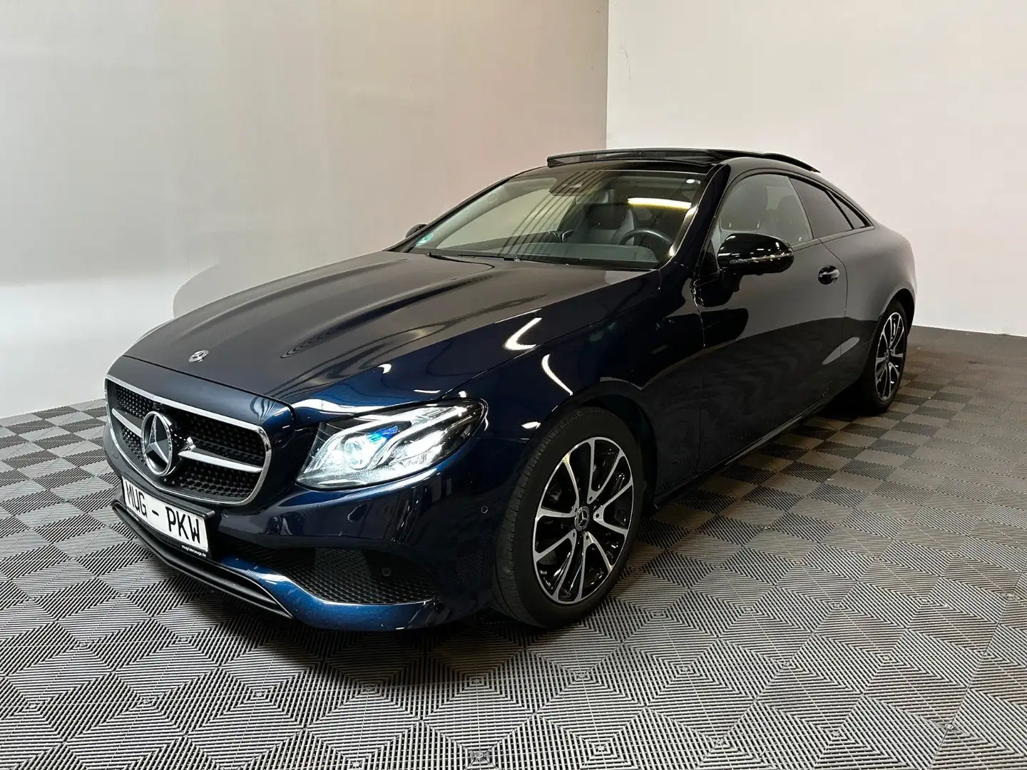 Mercedes-Benz E 200 E200 Coupe Avantgarde *Pano-Night-360°-Widescre* Bleu - 1
