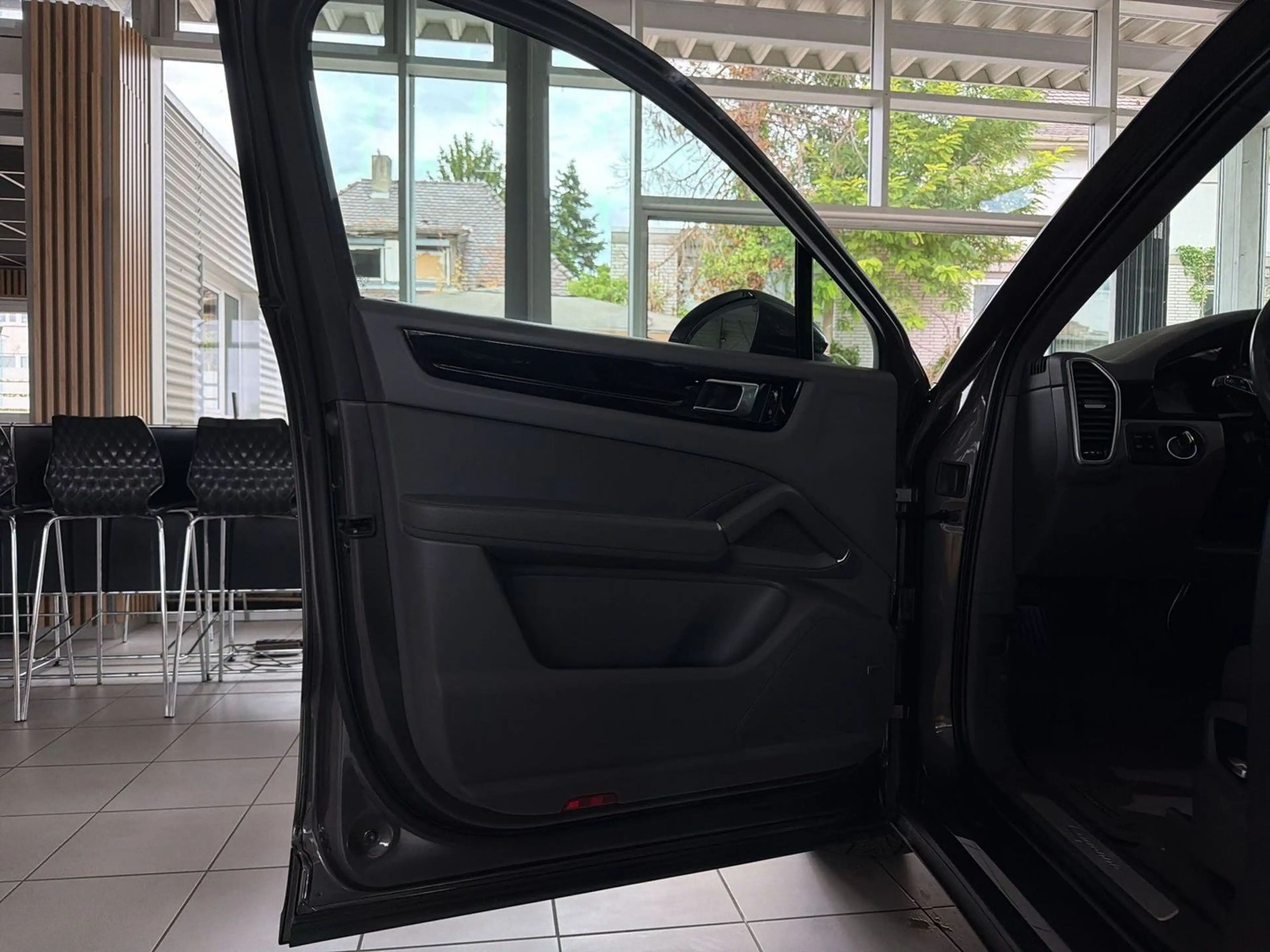 Porsche Cayenne PANO BOSE CHRONO PASM DAB APPLE — photo 6