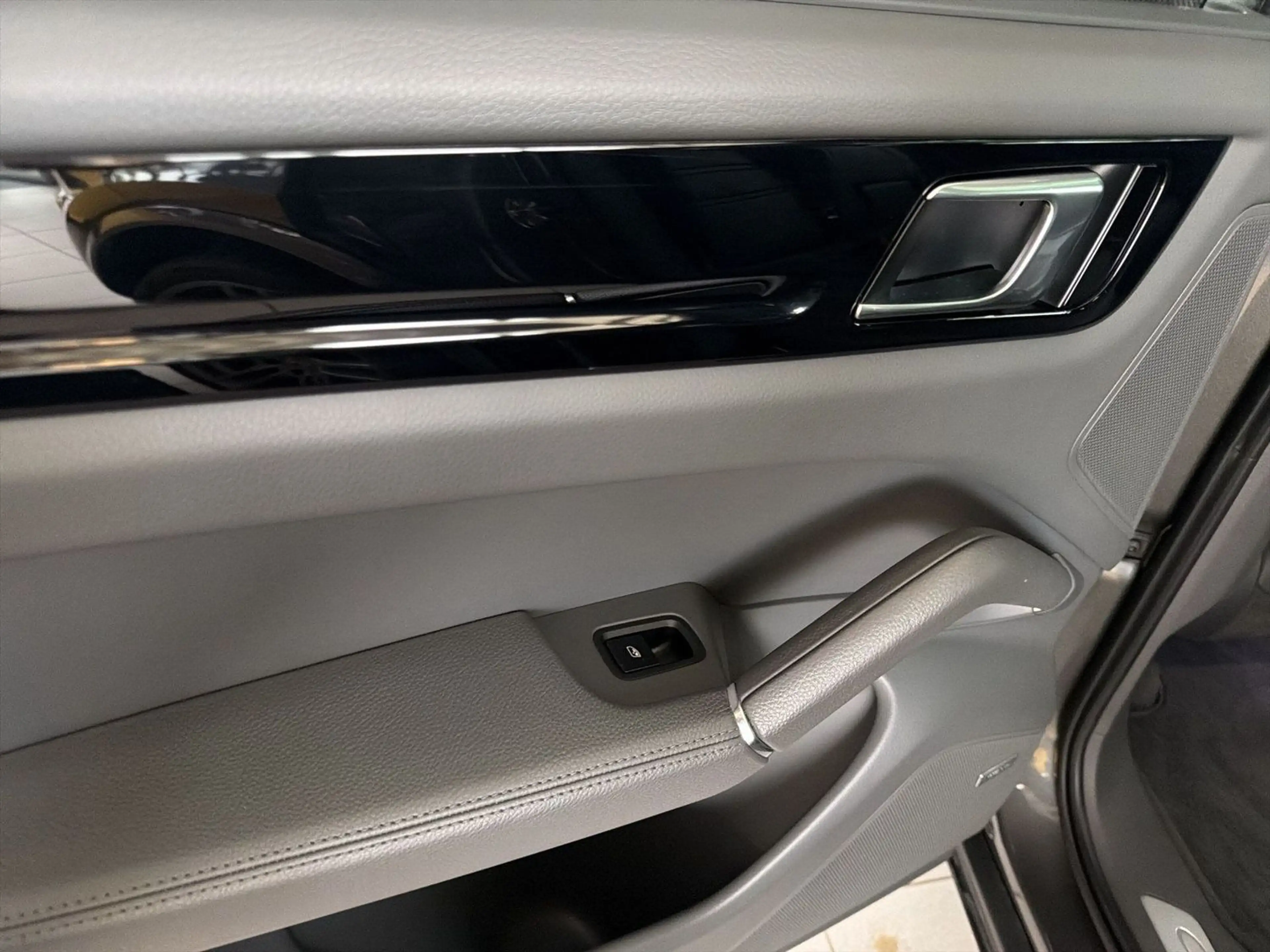 Porsche Cayenne PANO BOSE CHRONO PASM DAB APPLE — photo 15
