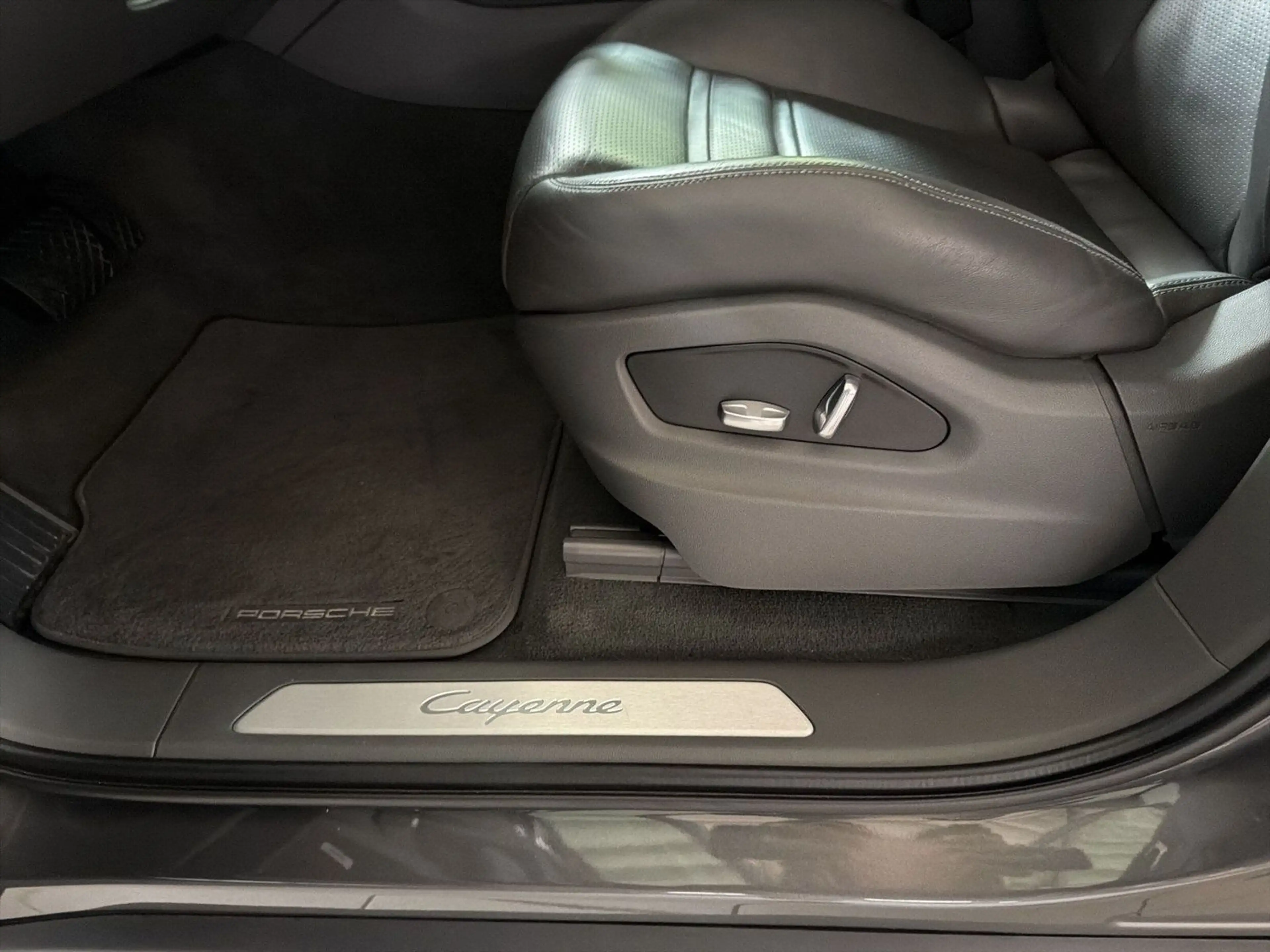 Porsche Cayenne PANO BOSE CHRONO PASM DAB APPLE — photo 11