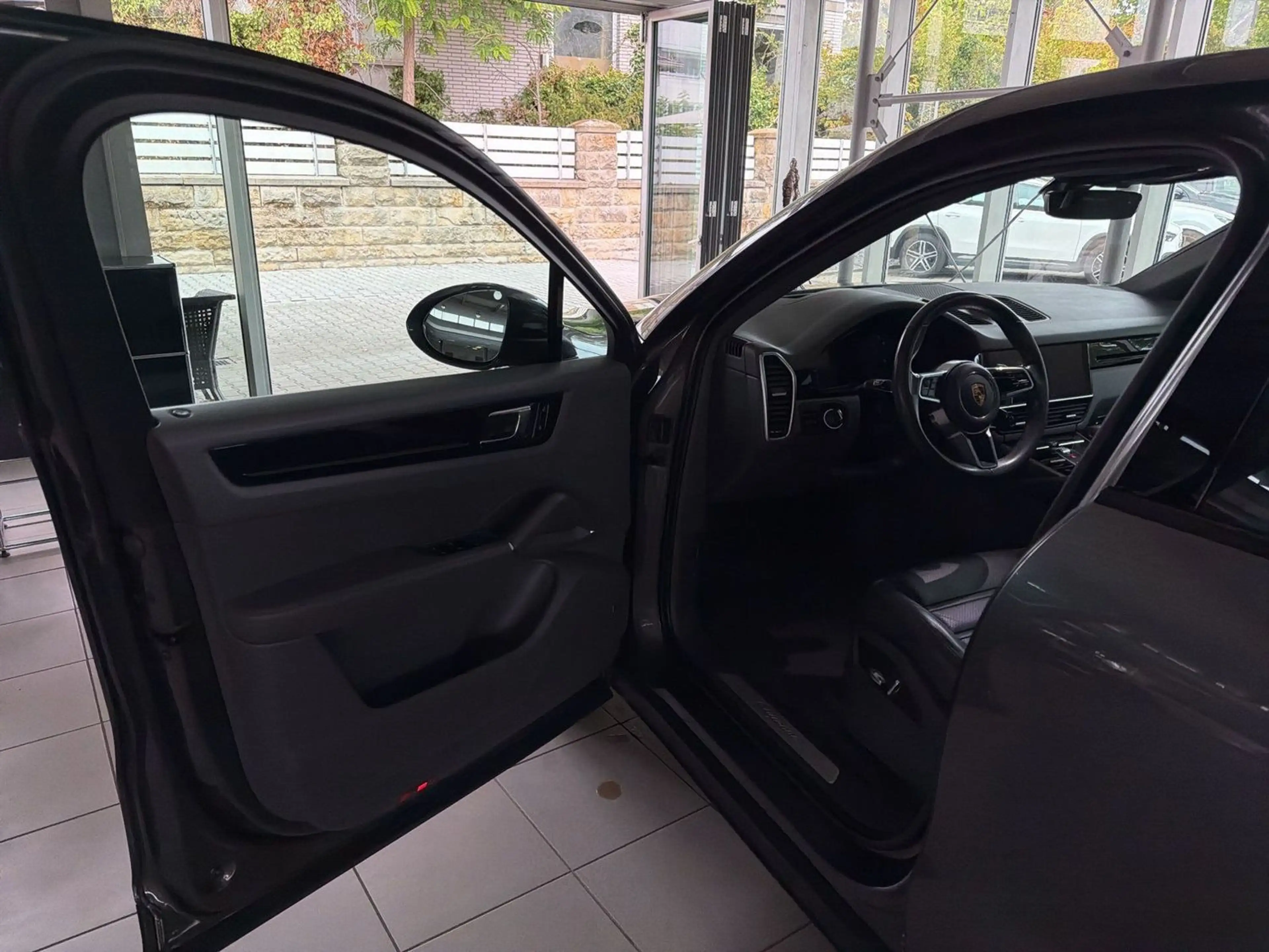 Porsche Cayenne PANO BOSE CHRONO PASM DAB APPLE — photo 5