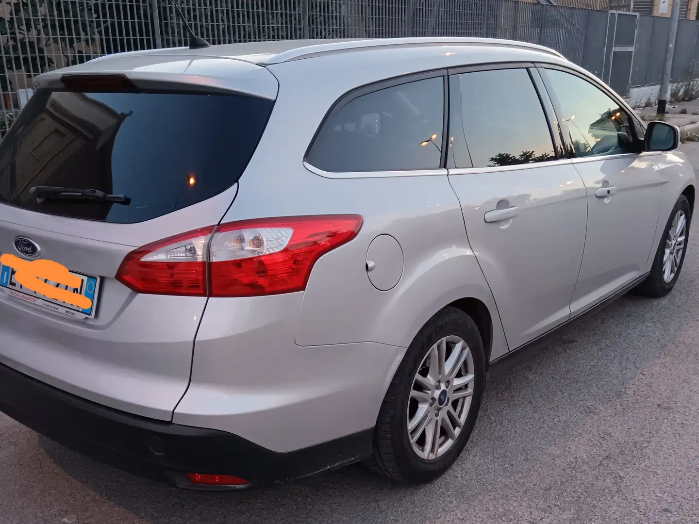 Ford Focus 1.6 GPL station wagon Gri - 2