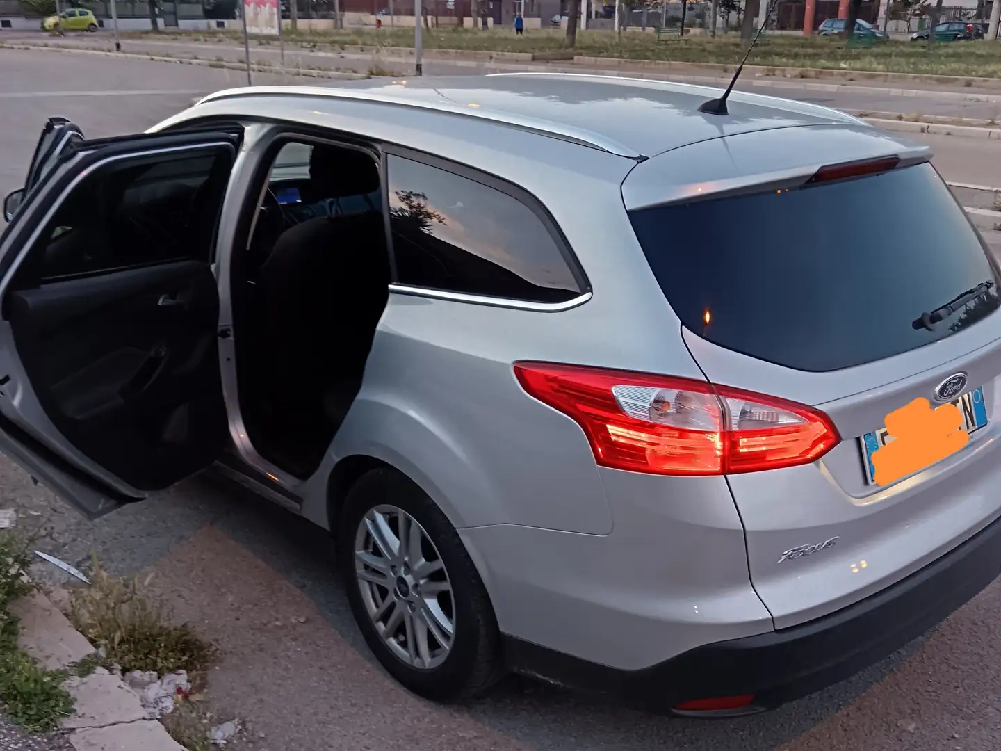 Ford Focus 1.6 GPL station wagon Gri - 1
