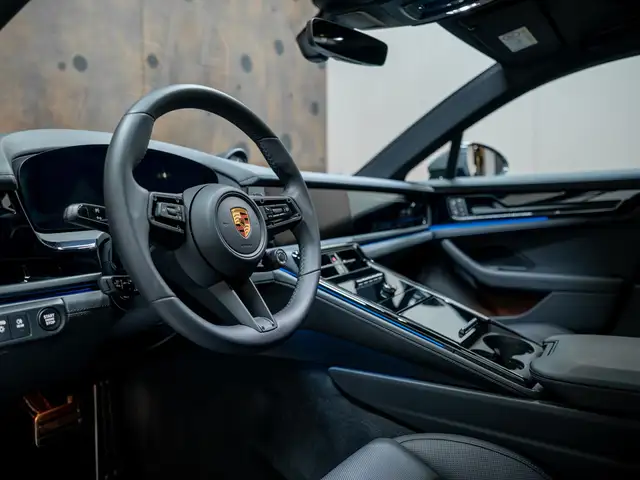 Porsche Panamera view 16