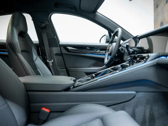 Porsche Panamera view 24