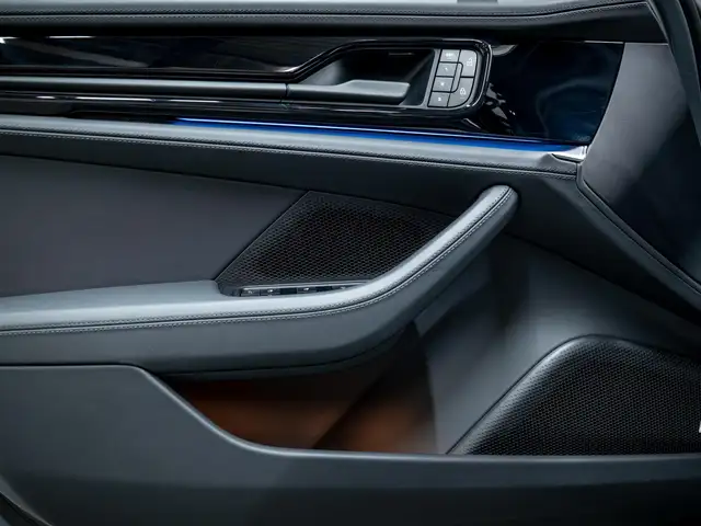 Porsche Panamera view 29