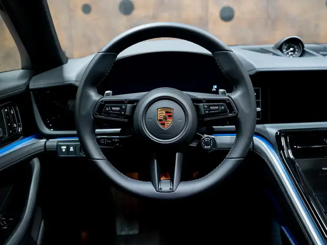 Porsche Panamera view 18