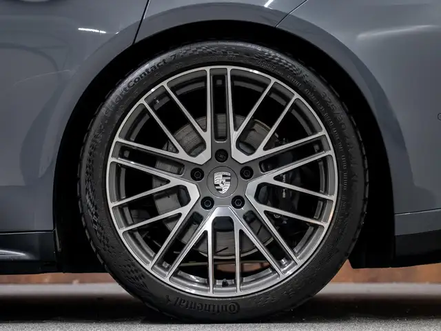 Porsche Panamera view 14