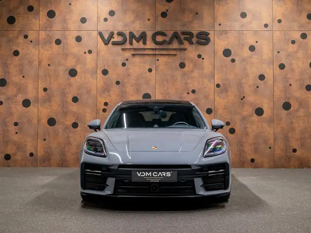 Porsche Panamera view 8