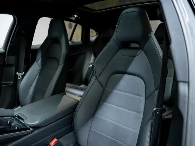 Porsche Panamera view 17