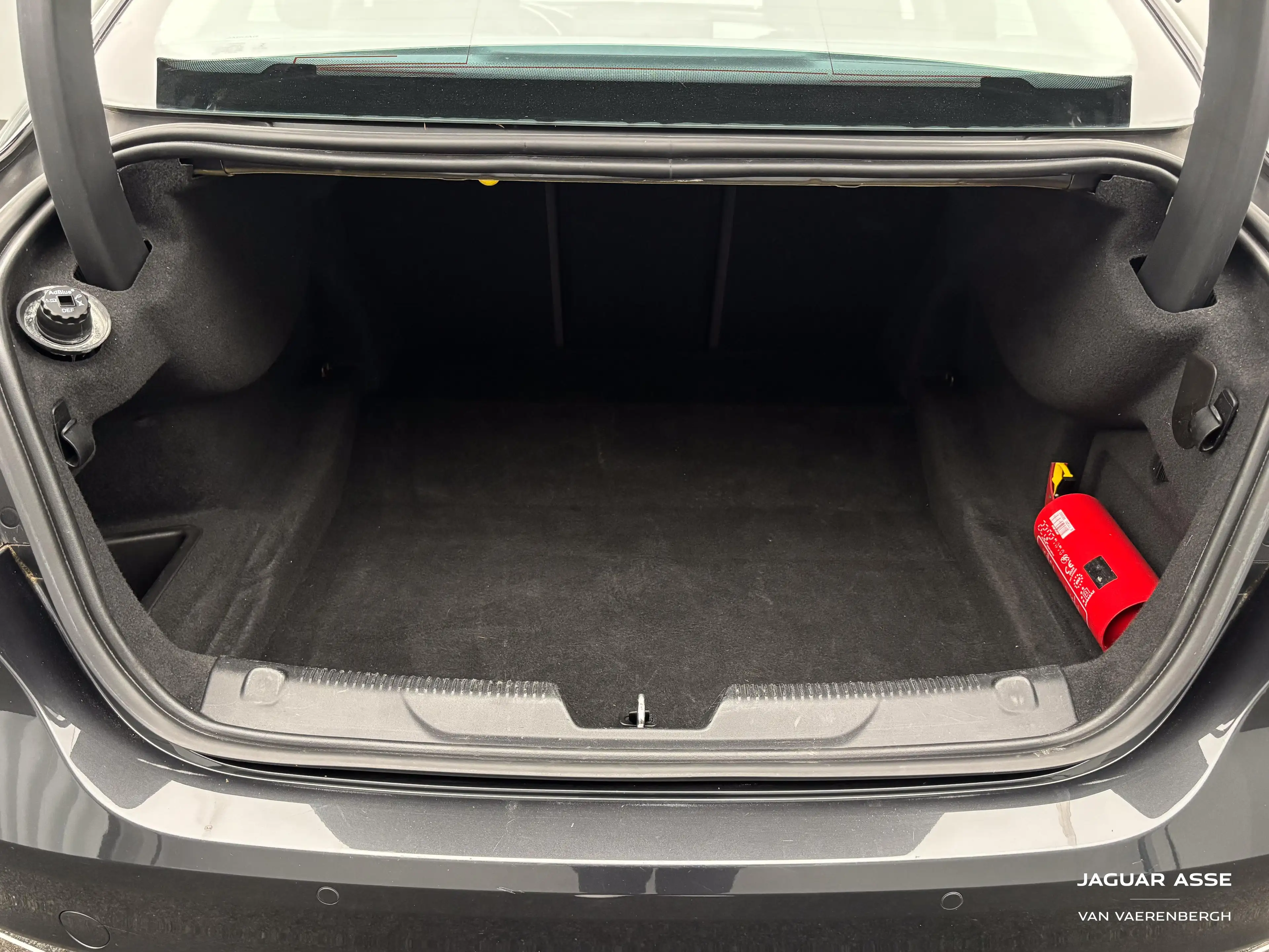 Jaguar XE 2.0 diesel — photo 15