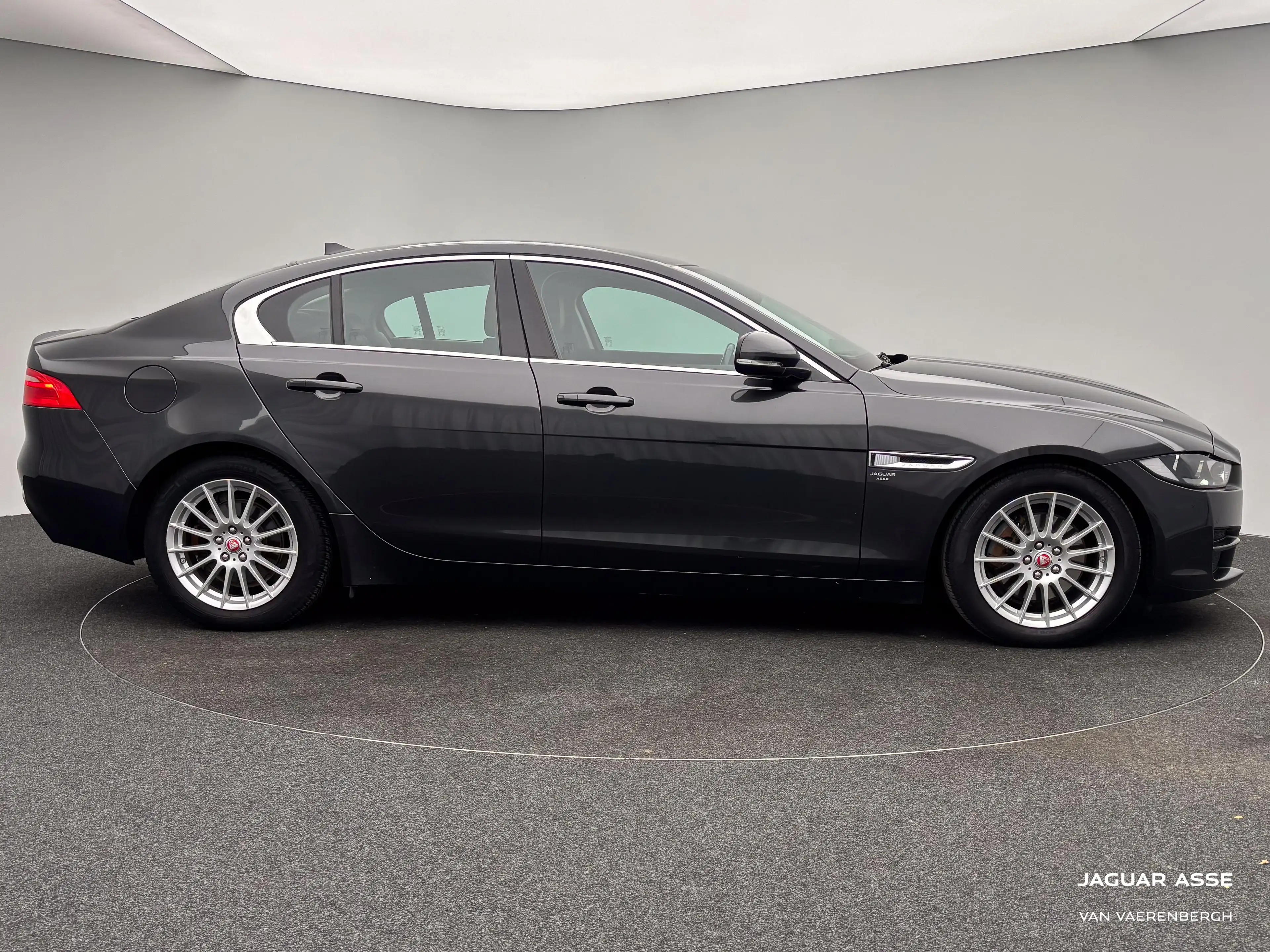Jaguar XE 2.0 diesel — photo 14