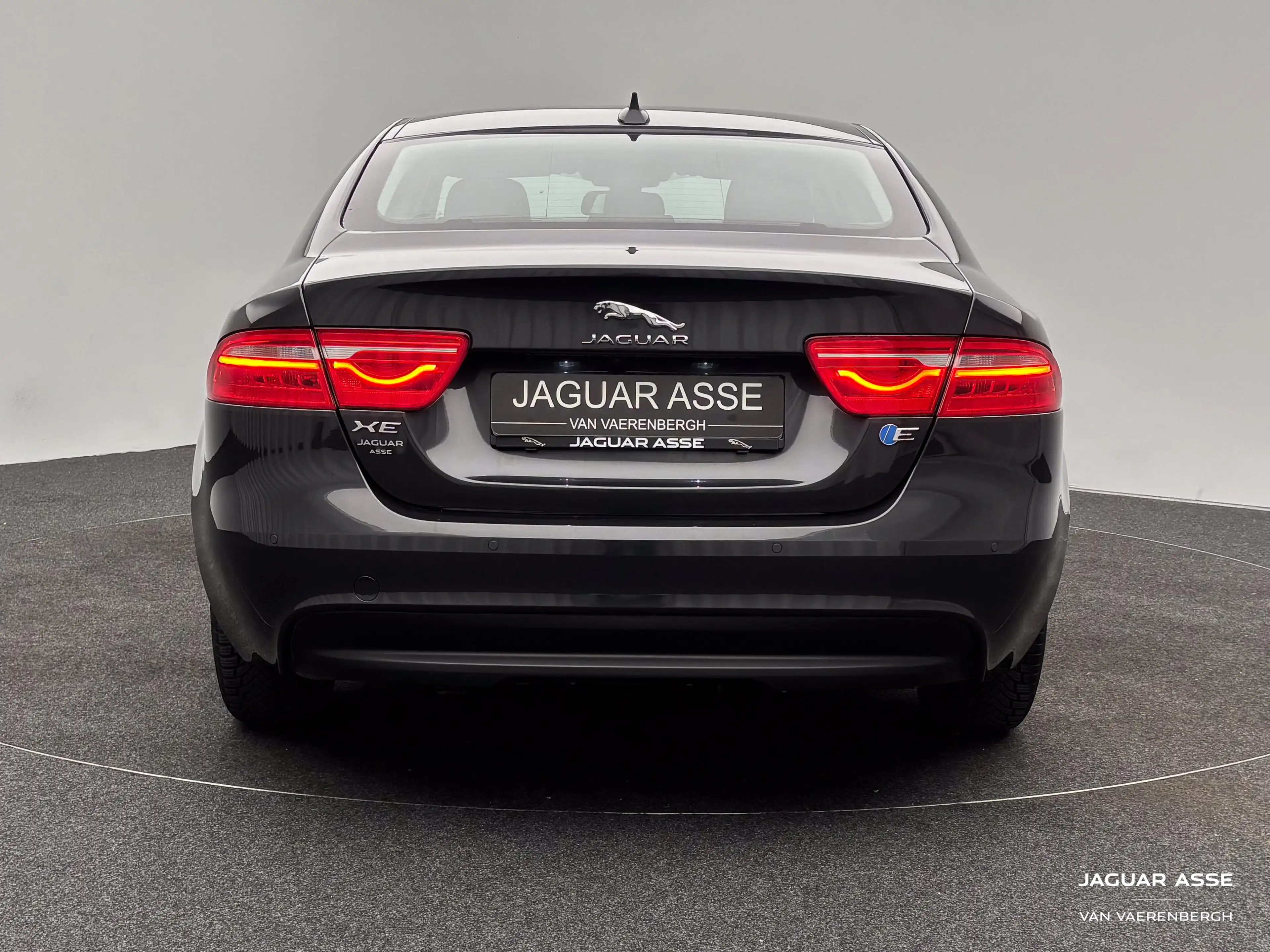 Jaguar XE 2.0 diesel — photo 7