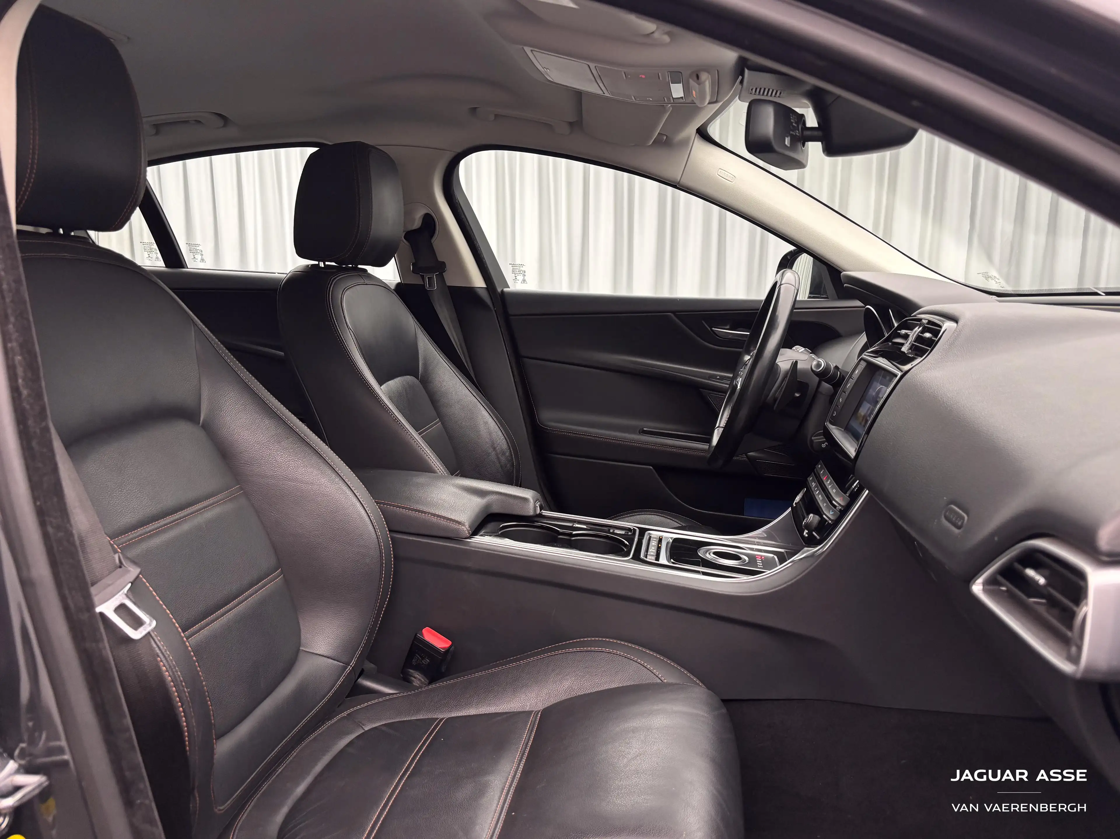 Jaguar XE 2.0 diesel — photo 3