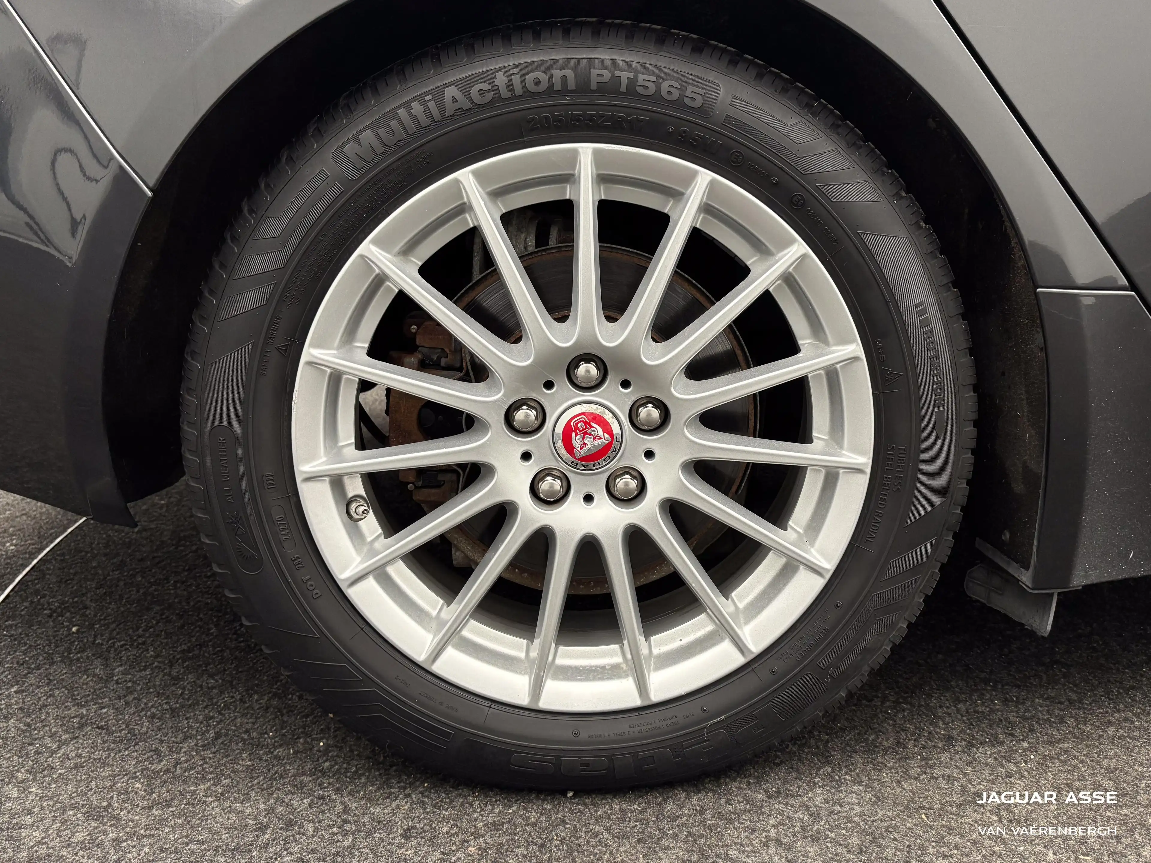 Jaguar XE 2.0 diesel — photo 9