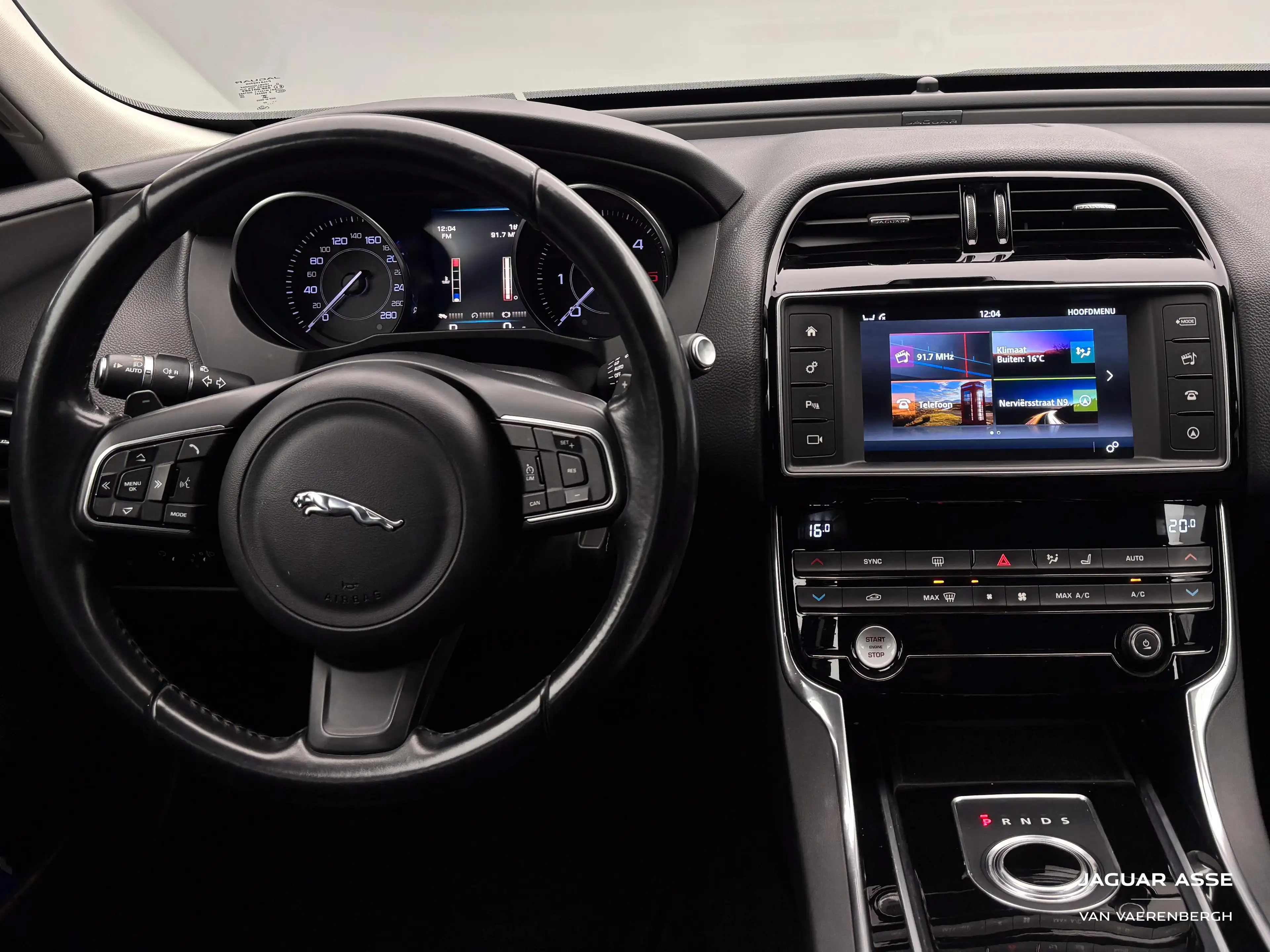 Jaguar XE 2.0 diesel — photo 12