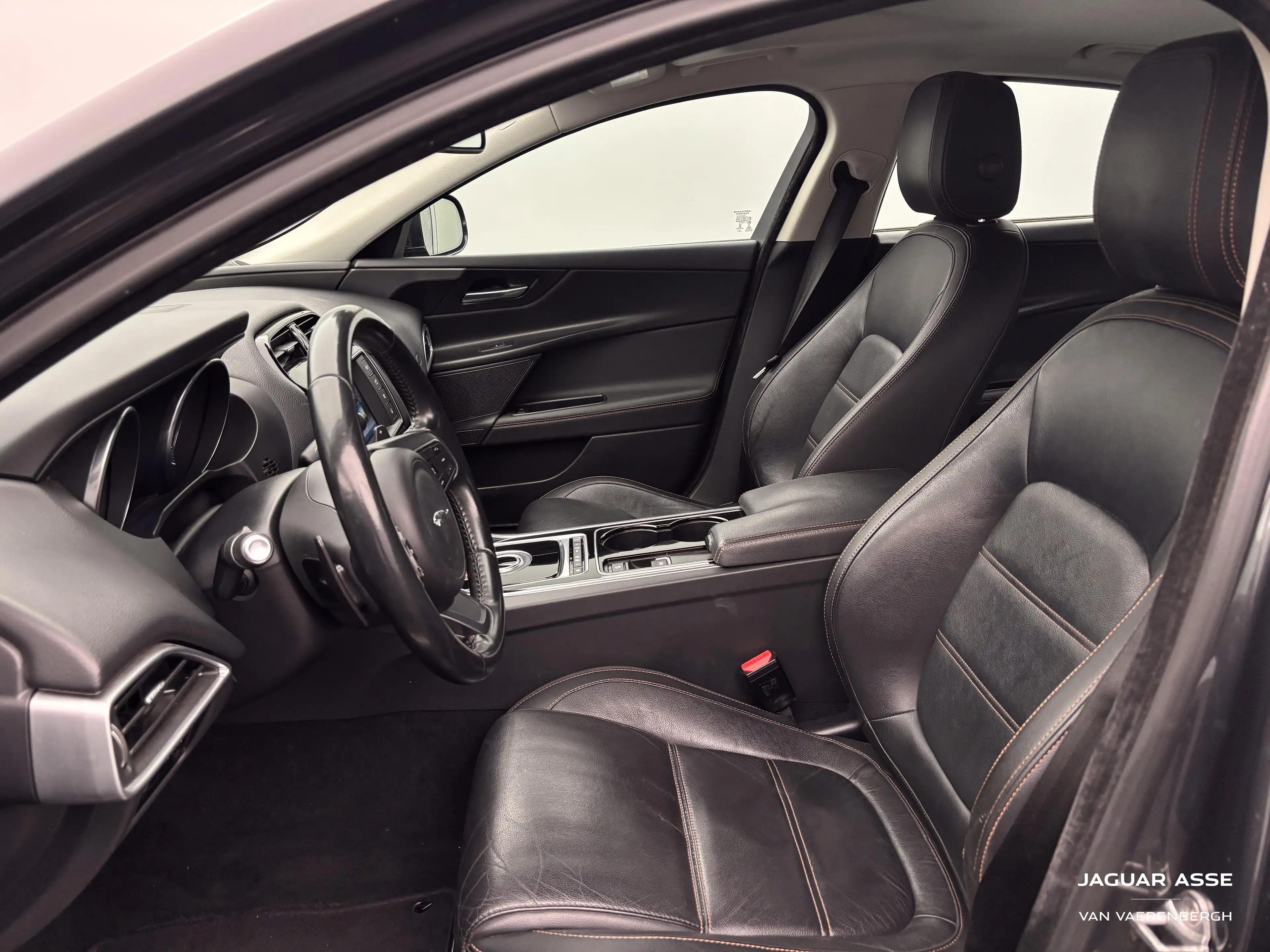 Jaguar XE 2.0 diesel — photo 10