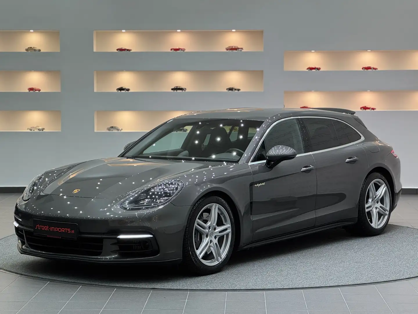 Porsche Panamera Sport Turismo 4 E-Hybrid Grau - 1