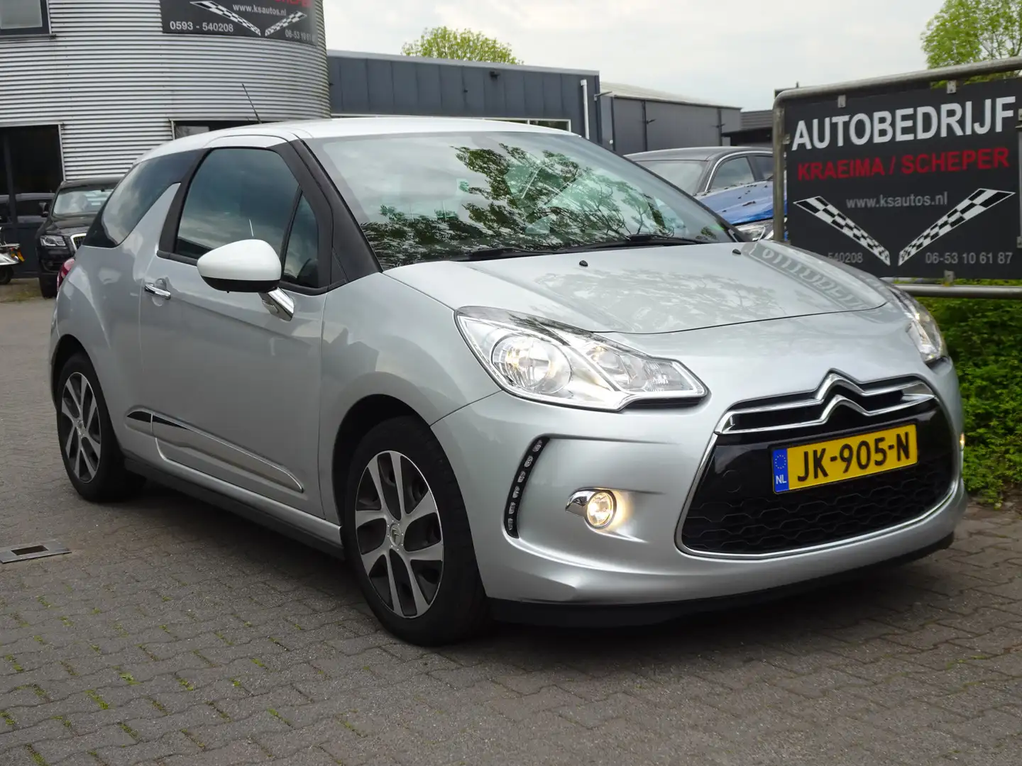 DS Automobiles DS 3 1.2 PureTech So Chic Šedá - 1