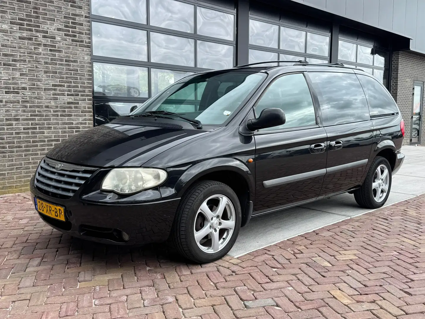 Chrysler Voyager 2.4i SE | 7 persoons | Clima | Cruise | Noir - 1