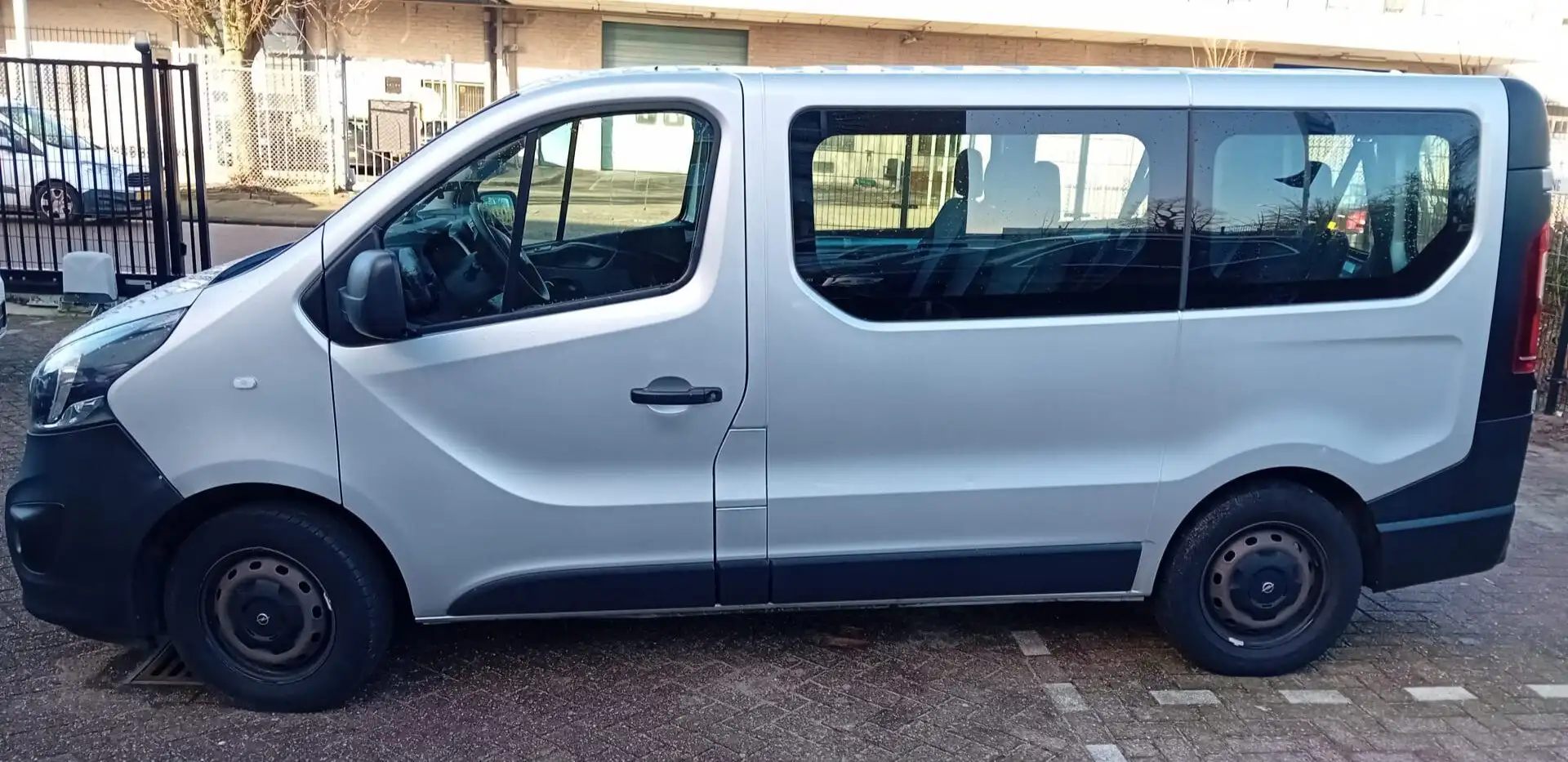 Opel Vivaro Grijs - 2