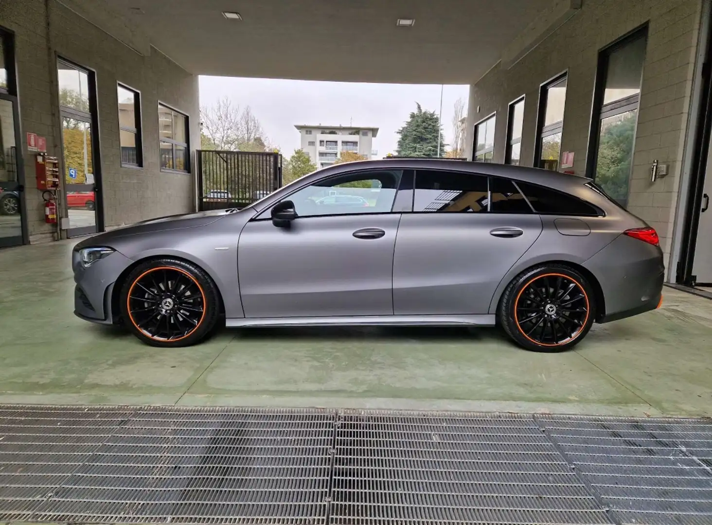 Mercedes-Benz CLA 180 CLA Sh.Brake - X118Shooting Brake d Edition1 auto Grigio - 2