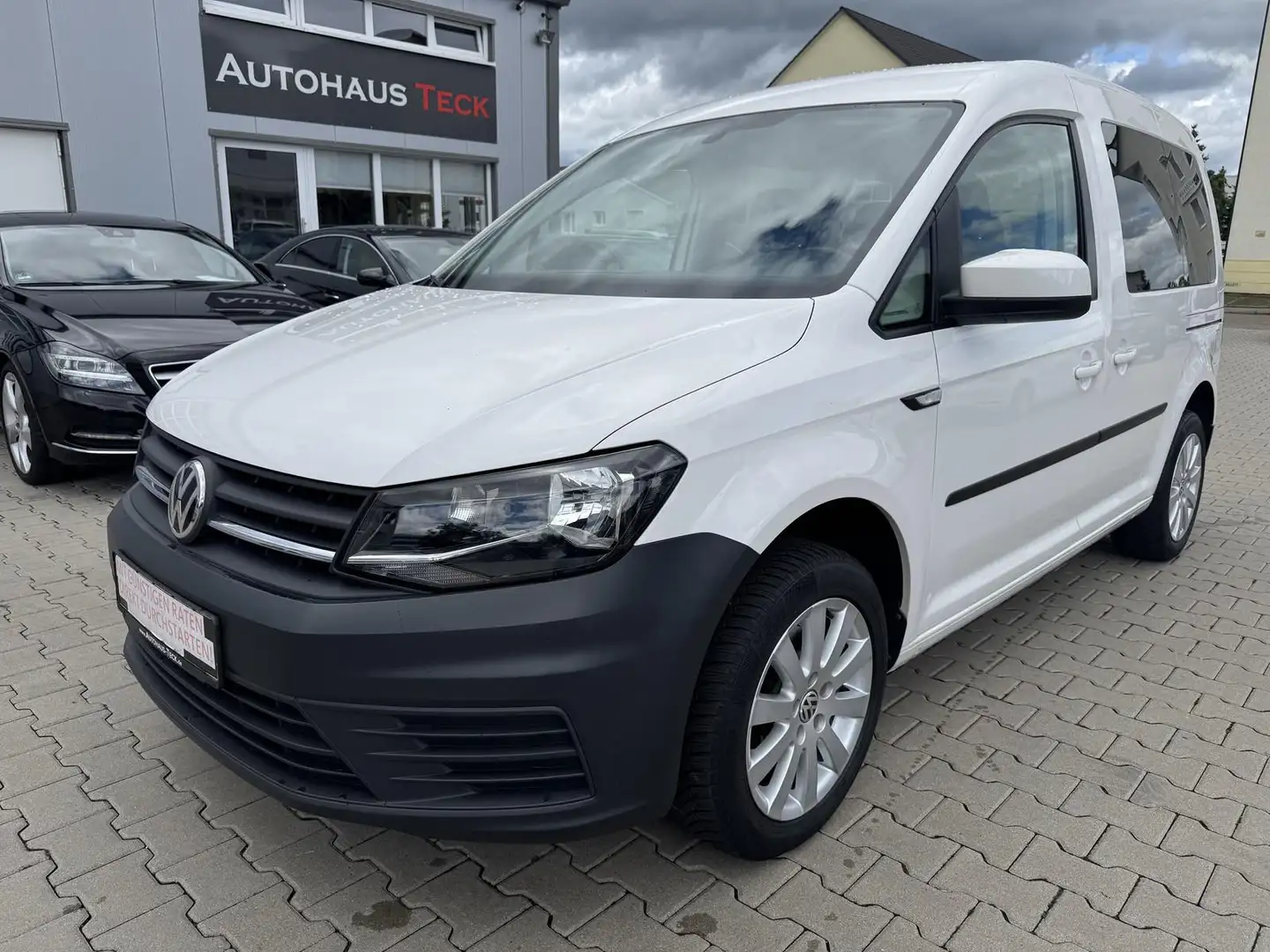 Volkswagen Caddy TÜV NEU/NAVI/KLIMA/AHK/PDC Weiß - 1