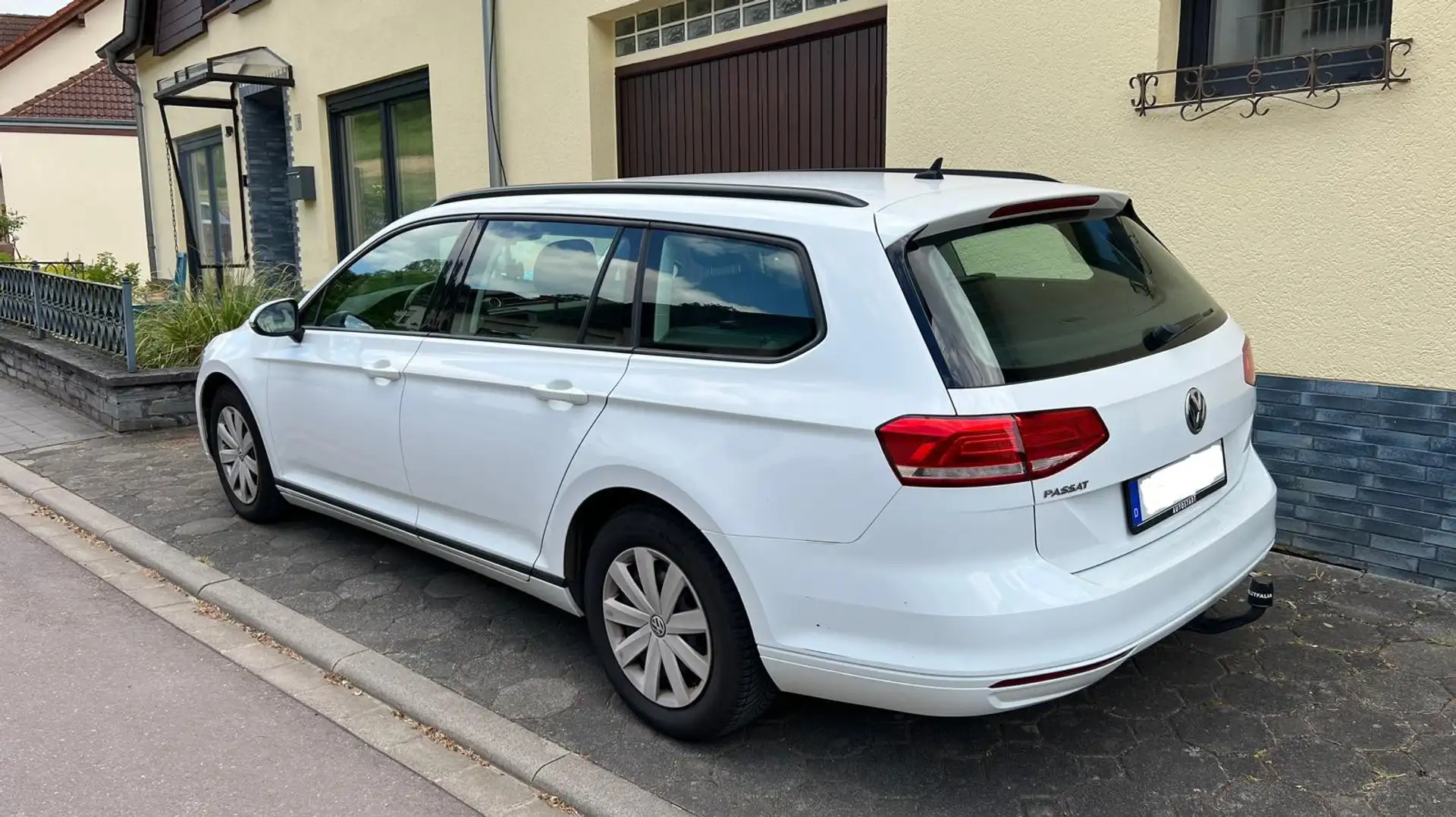 Volkswagen Passat Variant 2.0 TDI SCR Trendline - 2