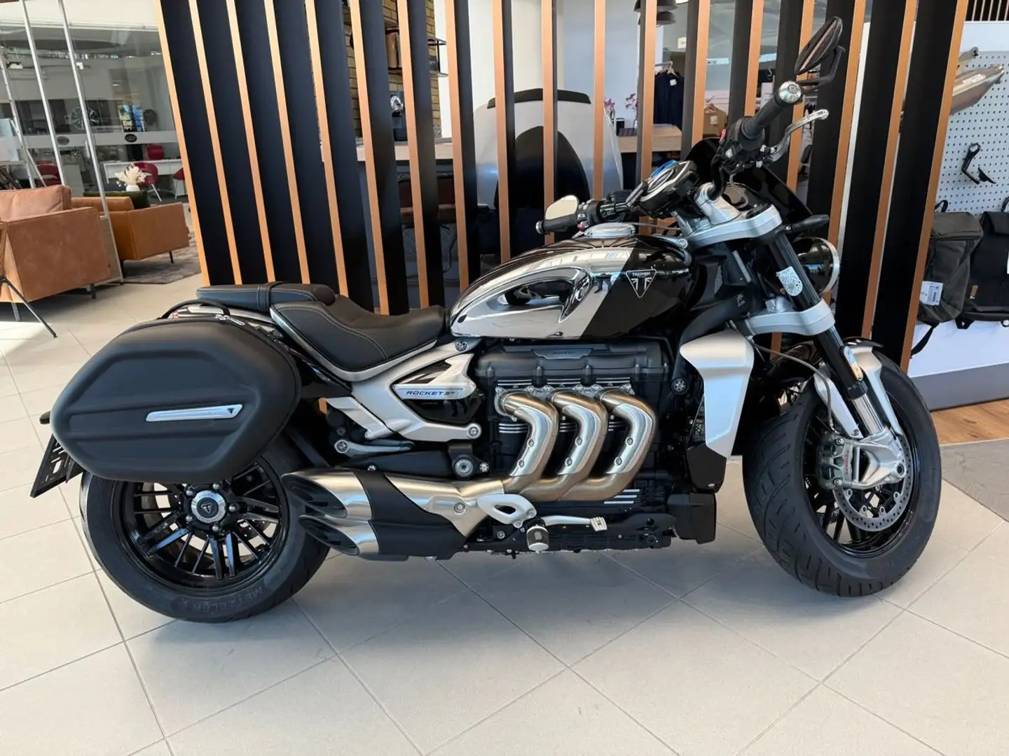 Triumph Rocket 3 R Zwart - 1