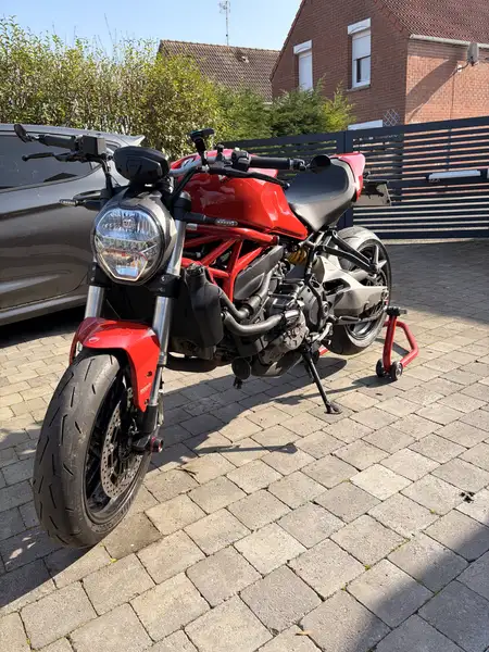 Ducati Monster 821 - foto 2