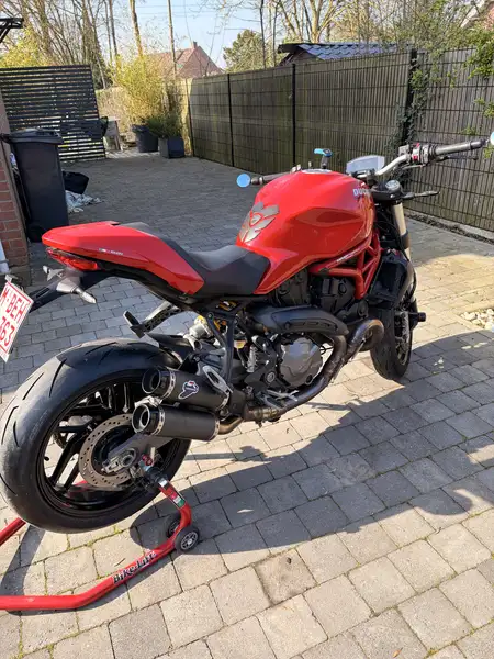 Ducati Monster 821 - foto 4