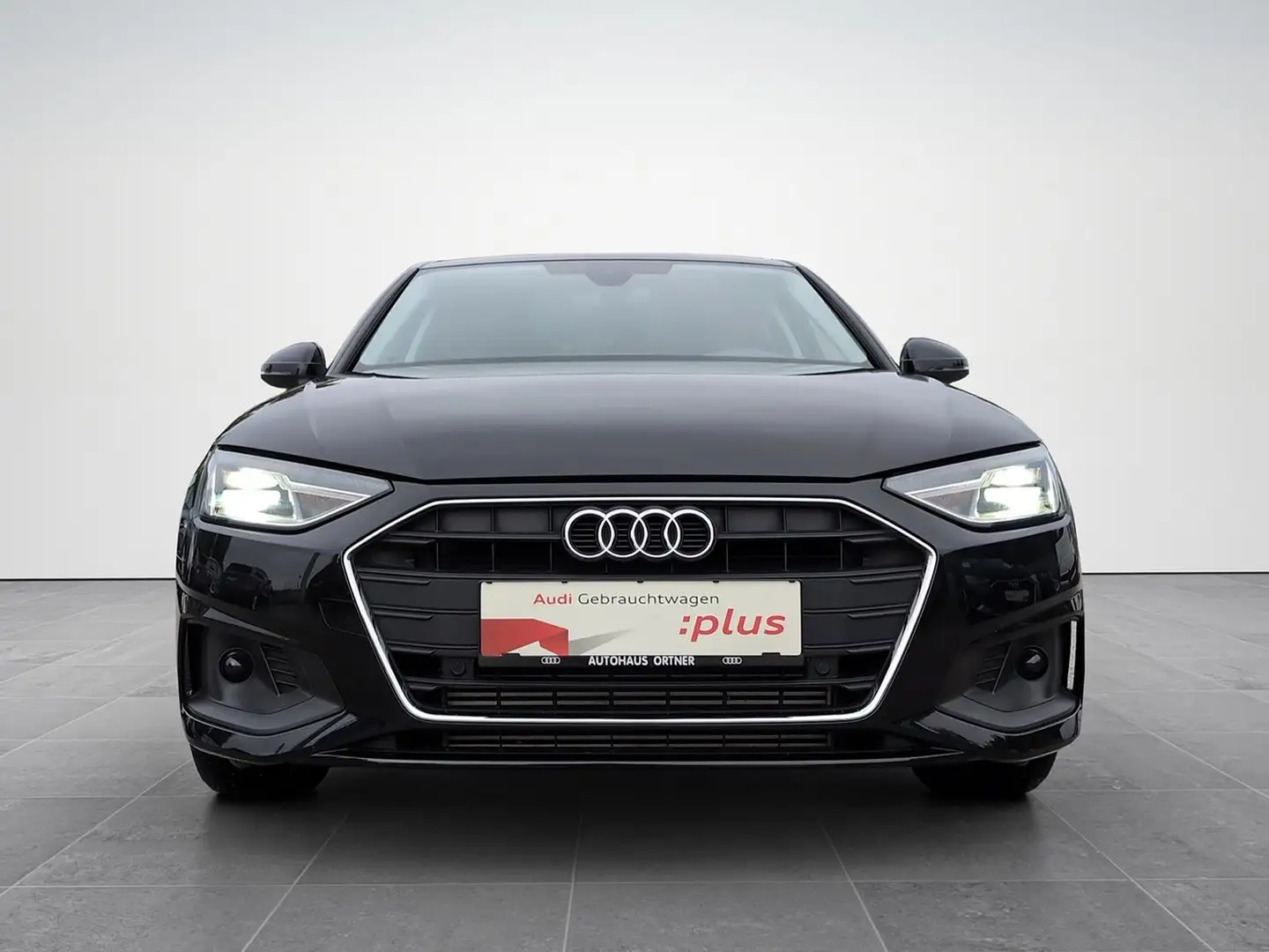 Audi A4 Limousine 35 TFSI Schwarz - 2