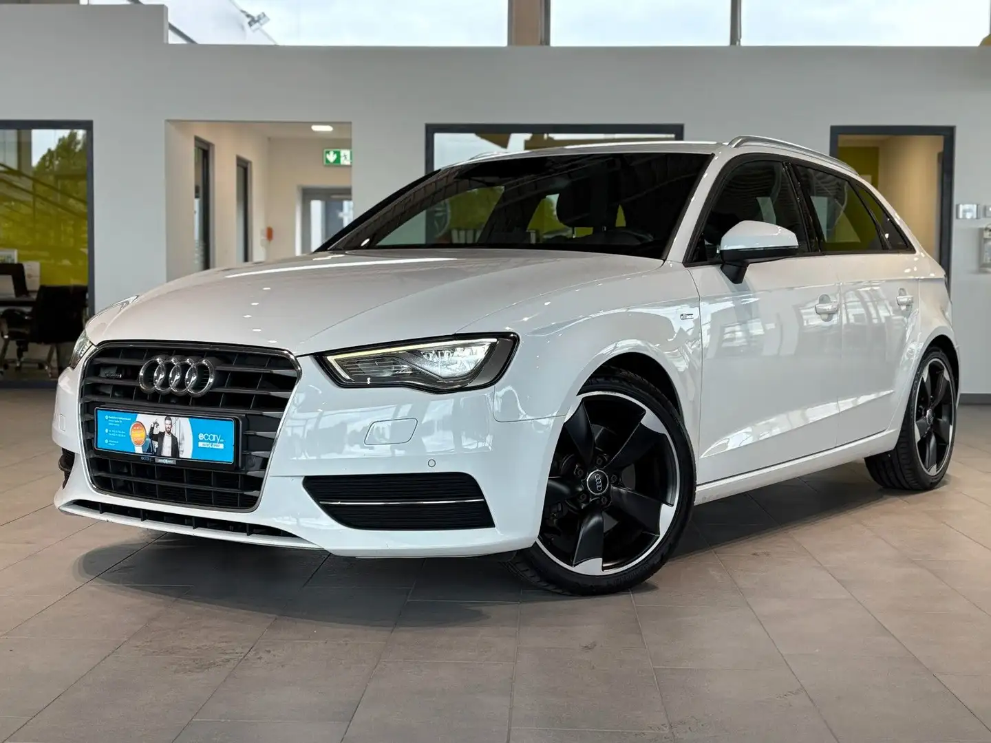Audi A3 Sportback S line*Kamera*LED*AHK*Sportpaket* Weiß - 1