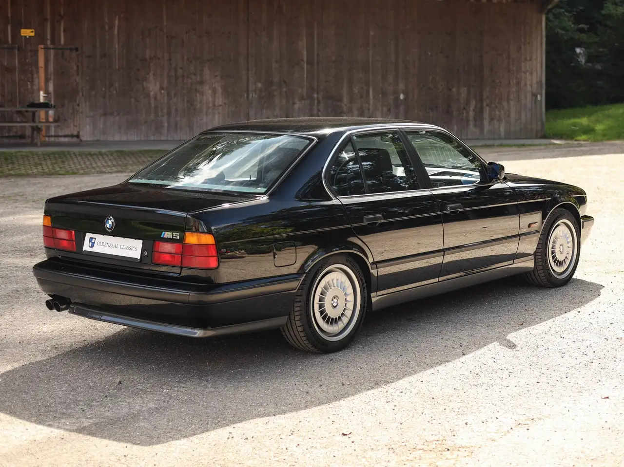 BMW M5 3.6 E34 - Collector Quality, Black on Black, foto 2