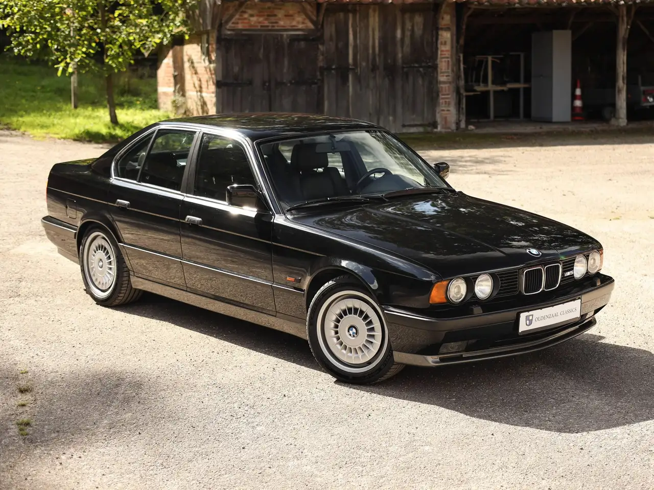 BMW M5 3.6 E34 - Collector Quality, Black on Black, foto 3