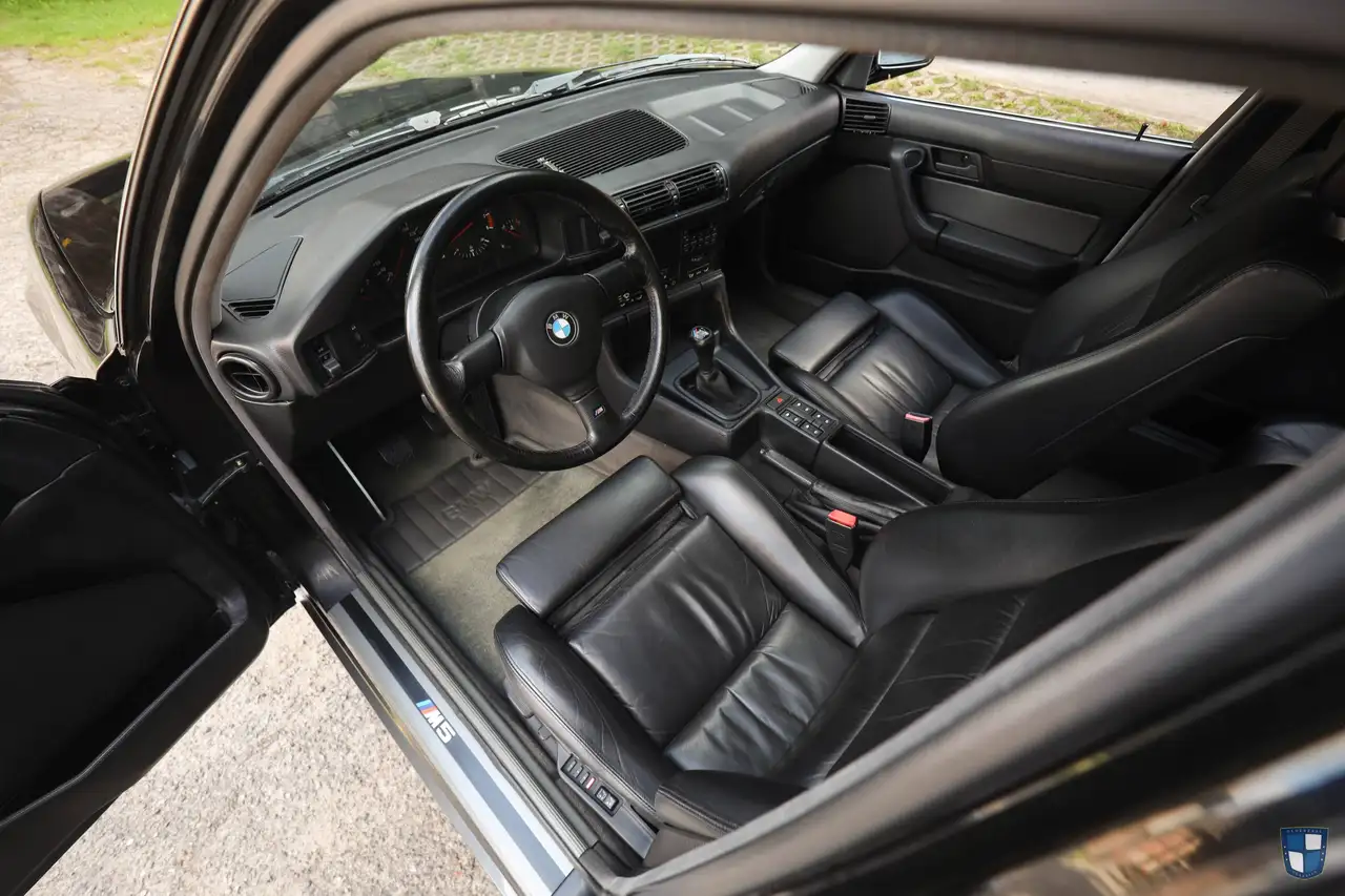 BMW M5 3.6 E34 - Collector Quality, Black on Black, foto 5