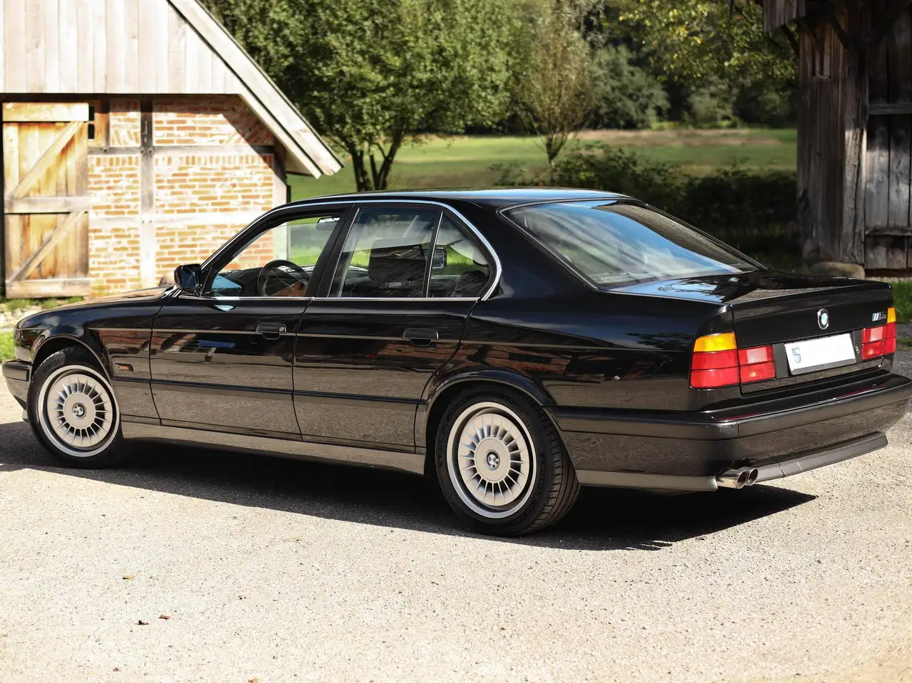 BMW M5 3.6 E34 - Collector Quality, Black on Black, foto 4