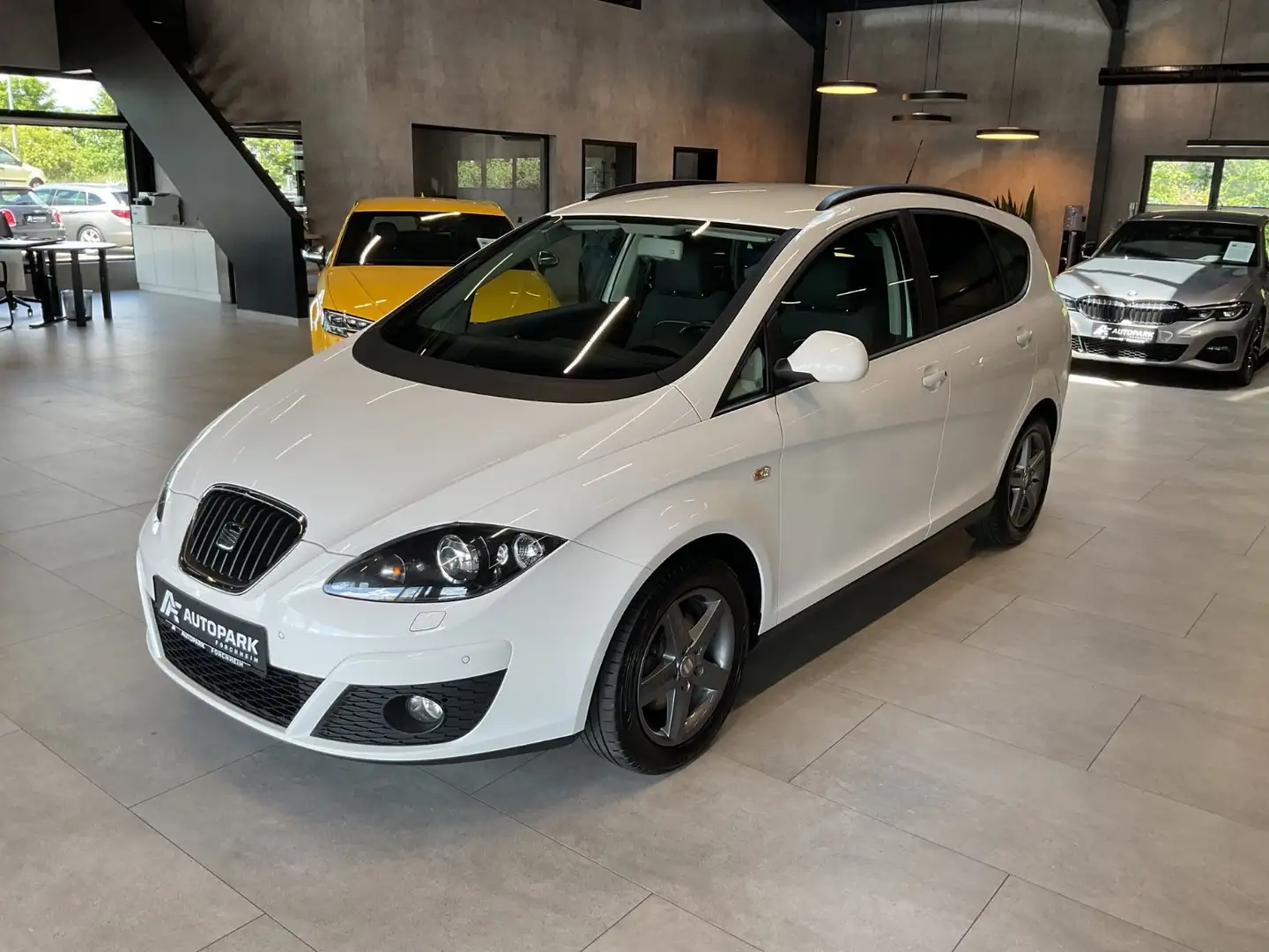 SEAT Altea XL 2.0 TDI Sun AHK Navi Xenon PDC Alb - 1