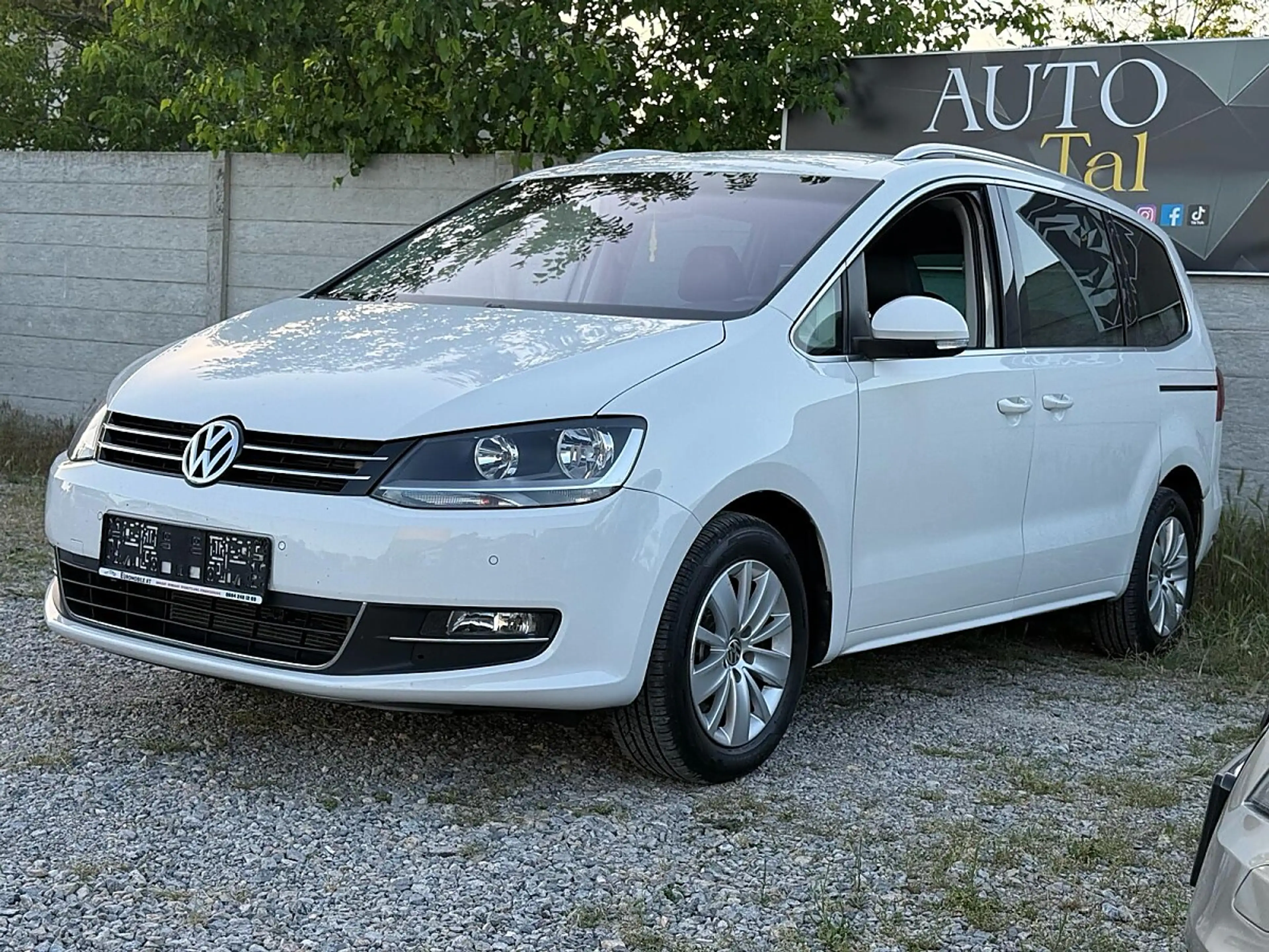 Volkswagen Sharan Highline BMT 2,0 TDI DPF 4Motion — photo 3