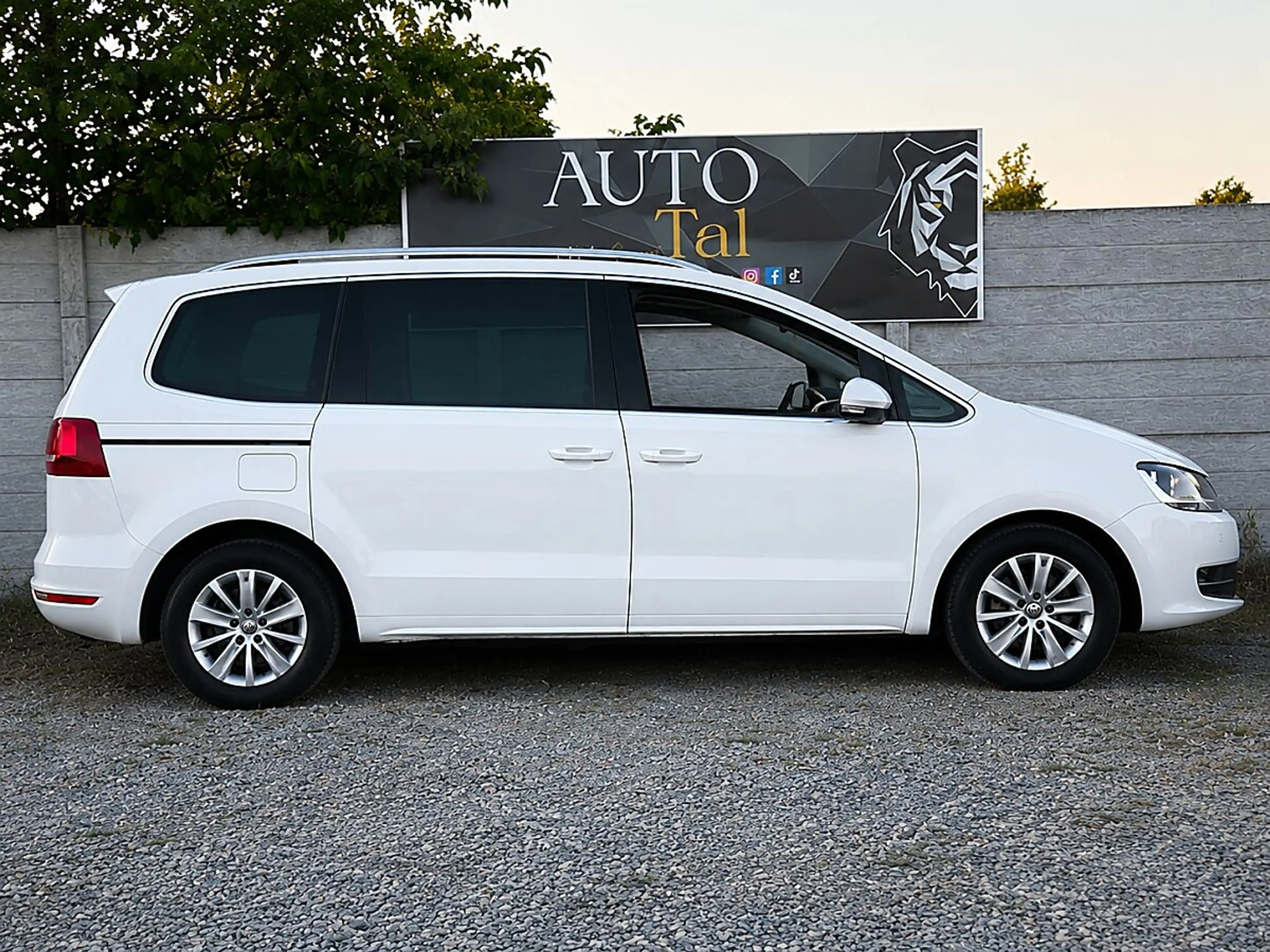 Volkswagen Sharan Highline BMT 2,0 TDI DPF 4Motion — photo 7