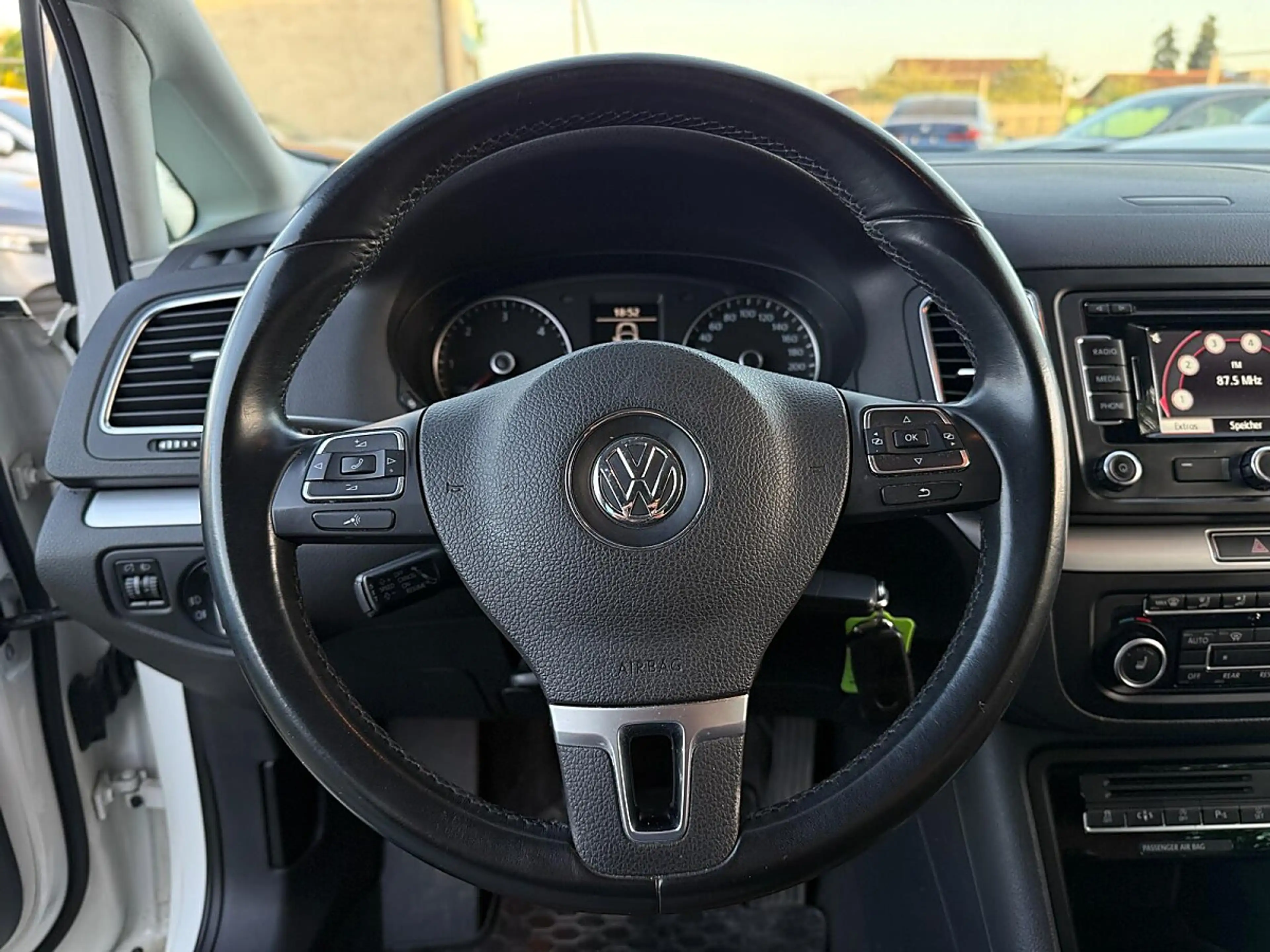 Volkswagen Sharan Highline BMT 2,0 TDI DPF 4Motion — photo 14