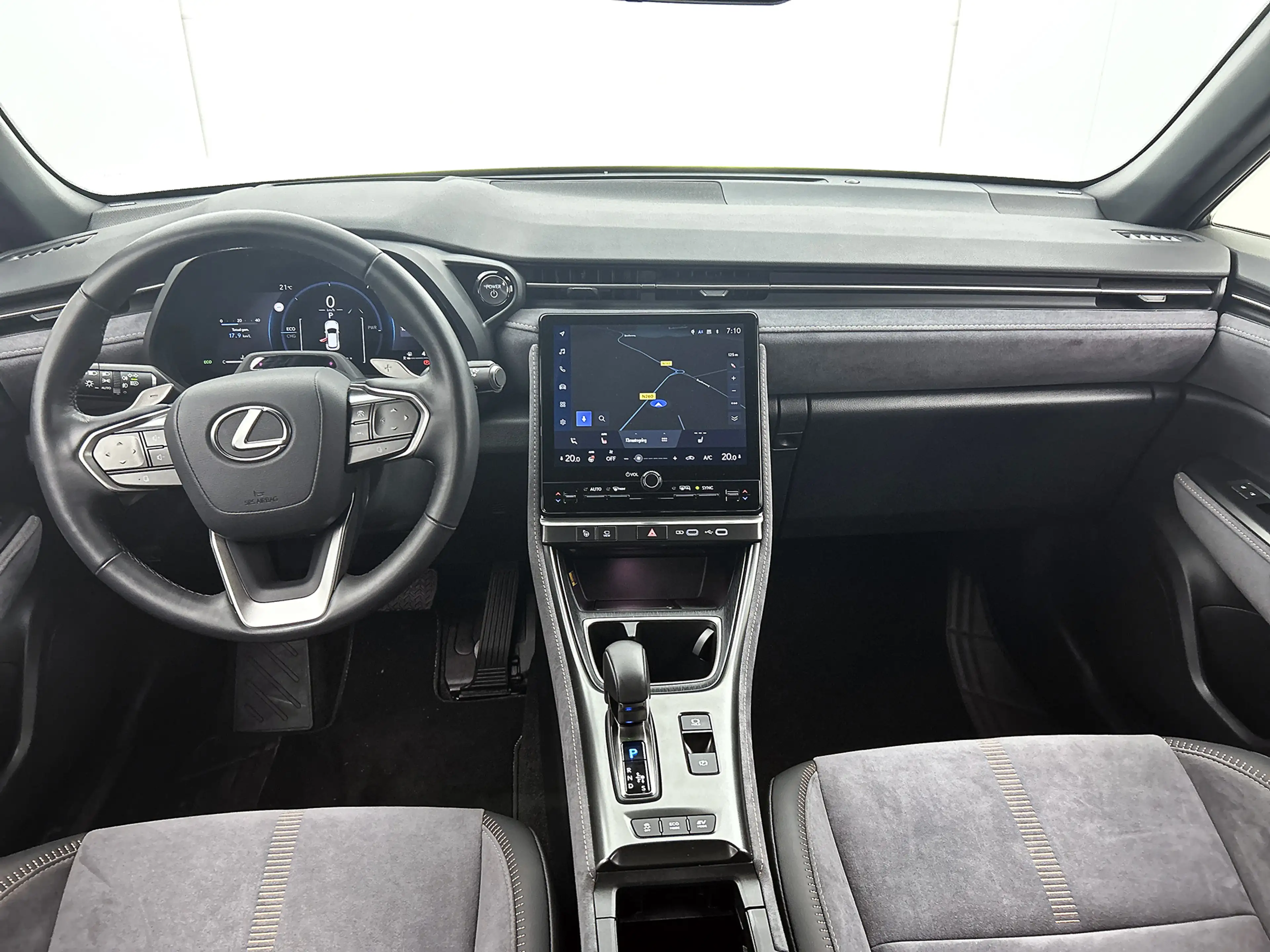 Lexus LBX Cool AWD | Advanced Pack | — photo 4