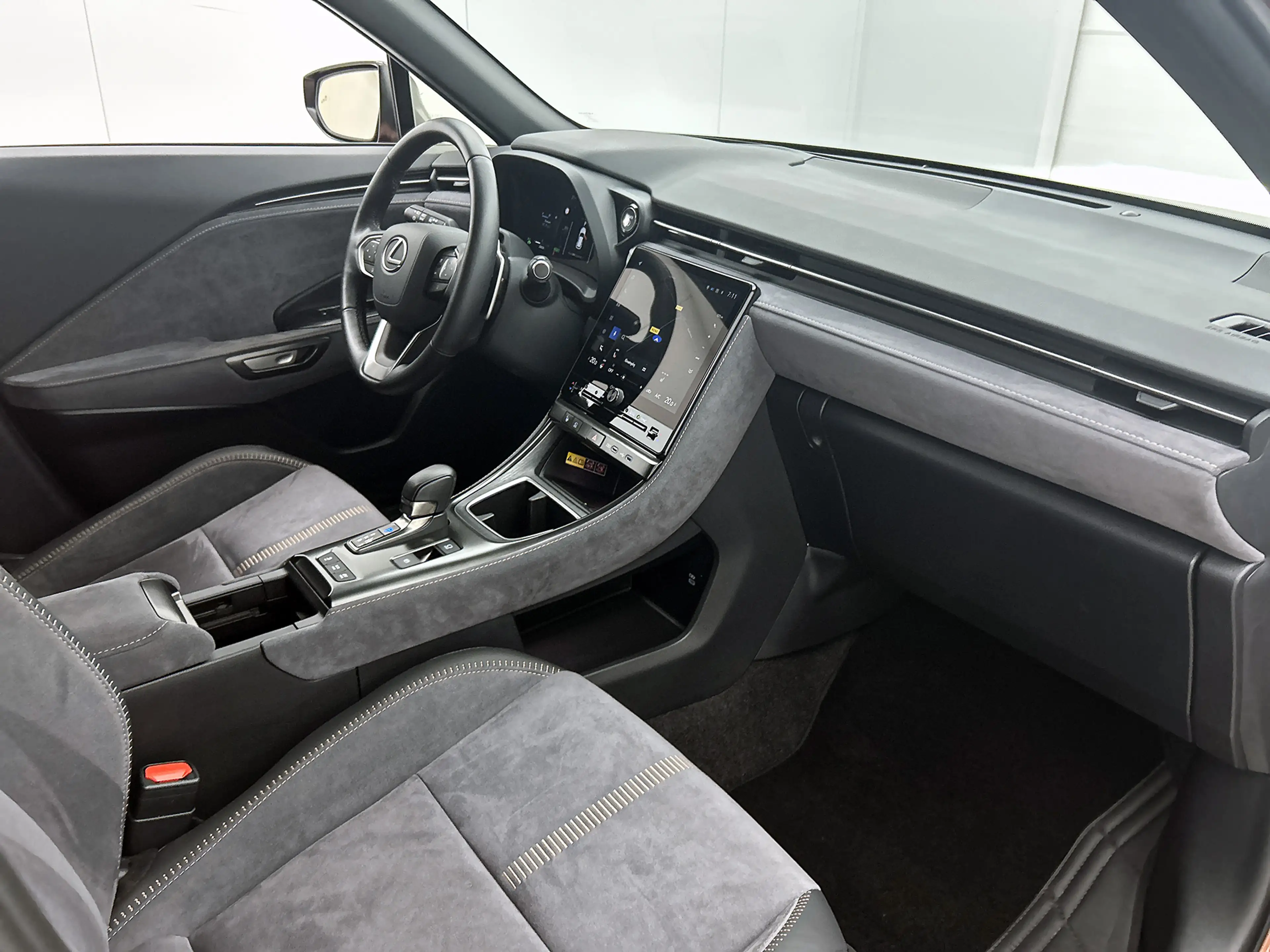 Lexus LBX Cool AWD | Advanced Pack | — photo 6