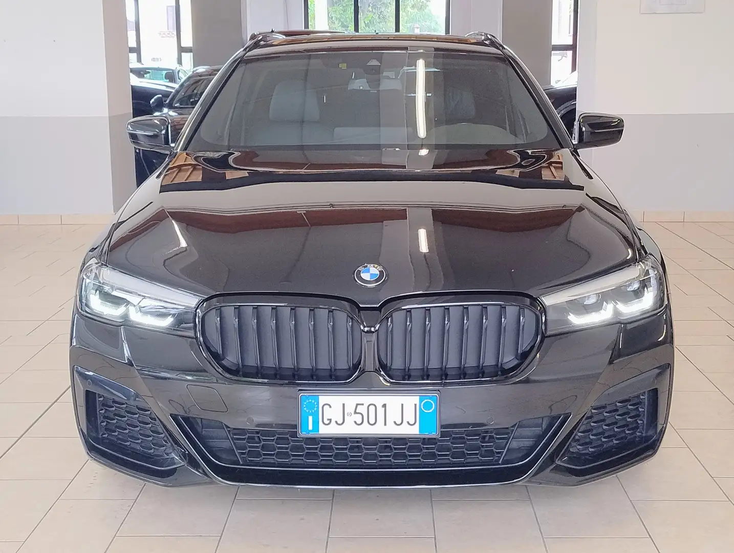 BMW 520 Touring 48V MSPORT AUTO LED AMBIENT SEDILI COMFORT Zwart - 2