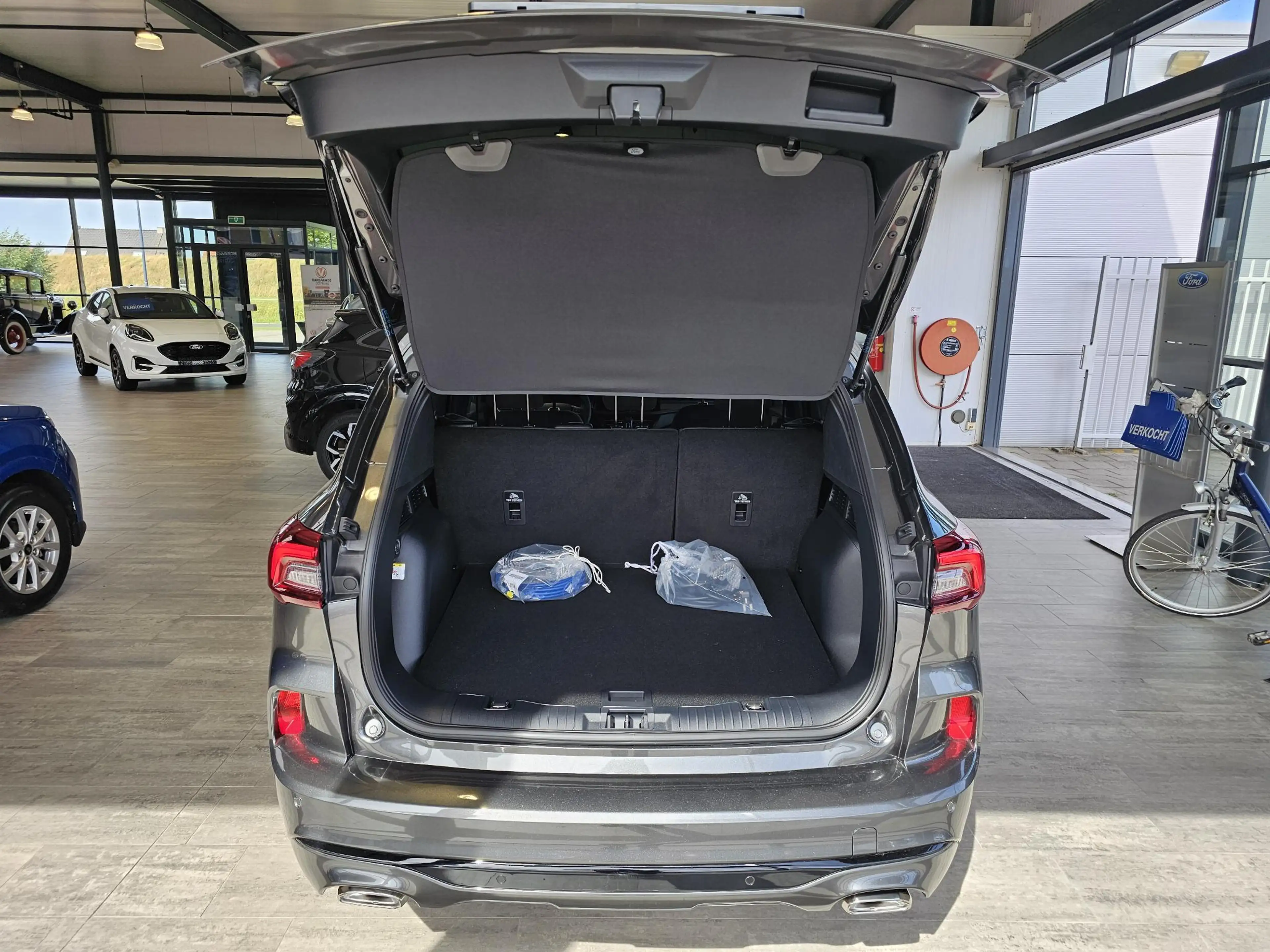 Ford Kuga 2.5 PHEV ST-Line — photo 5