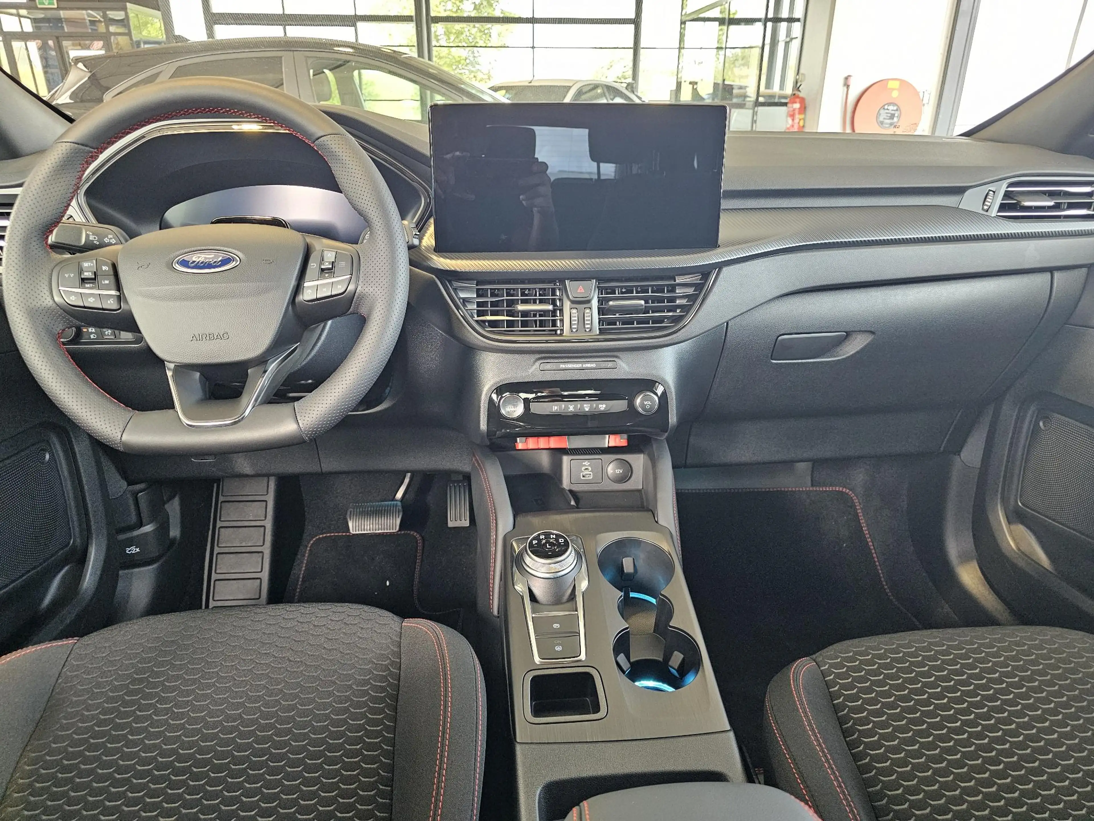 Ford Kuga 2.5 PHEV ST-Line — photo 11