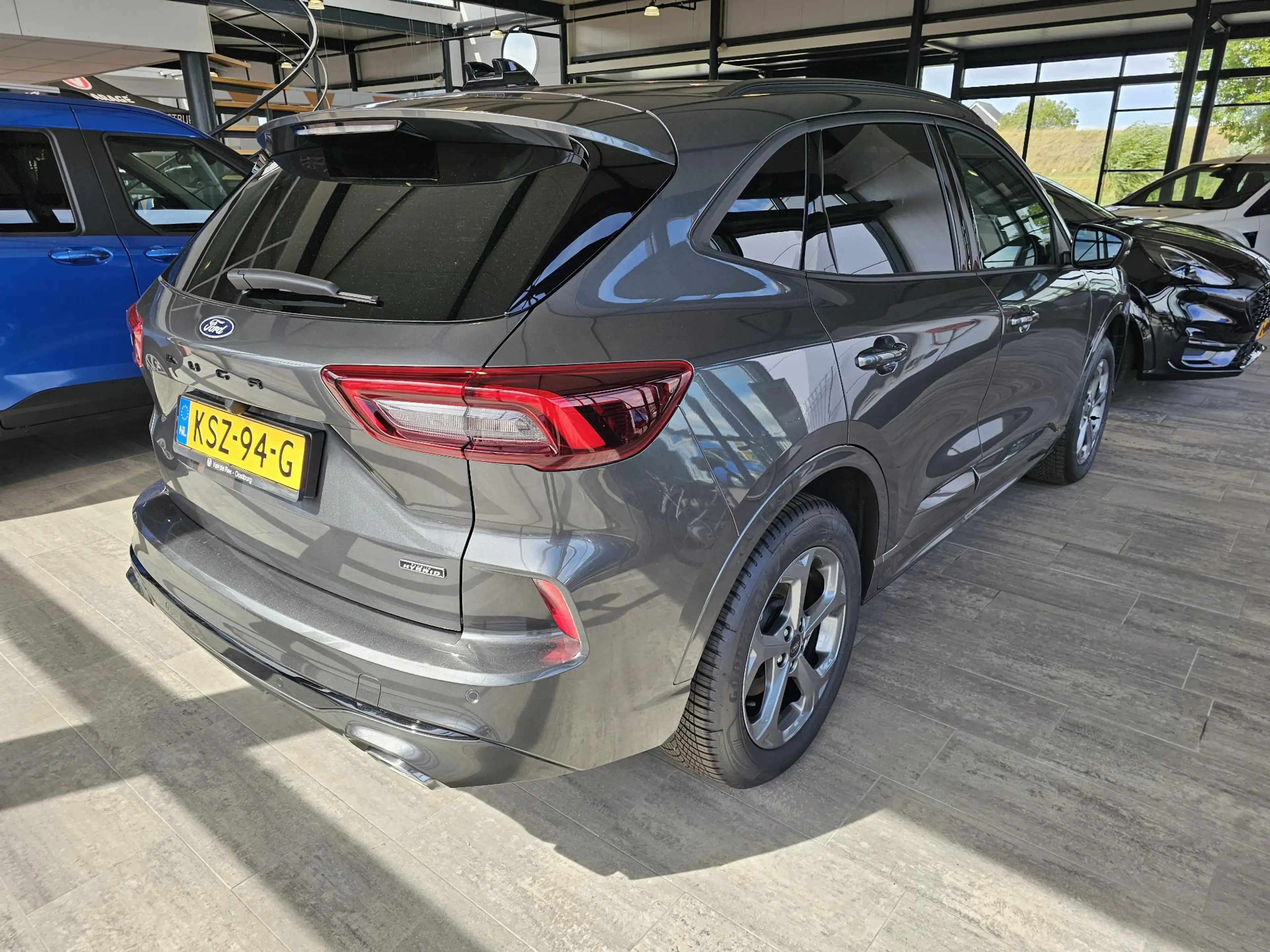 Ford Kuga 2.5 PHEV ST-Line — photo 3