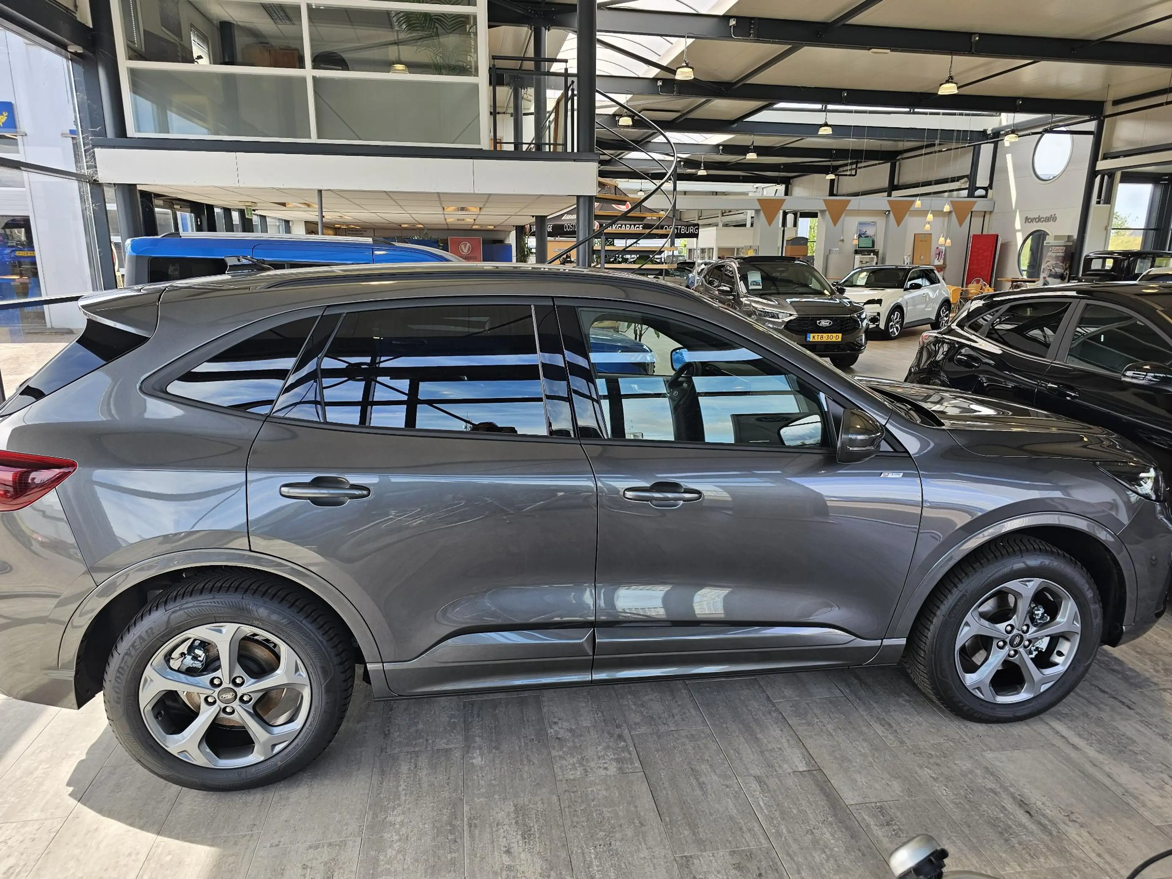 Ford Kuga 2.5 PHEV ST-Line — photo 2