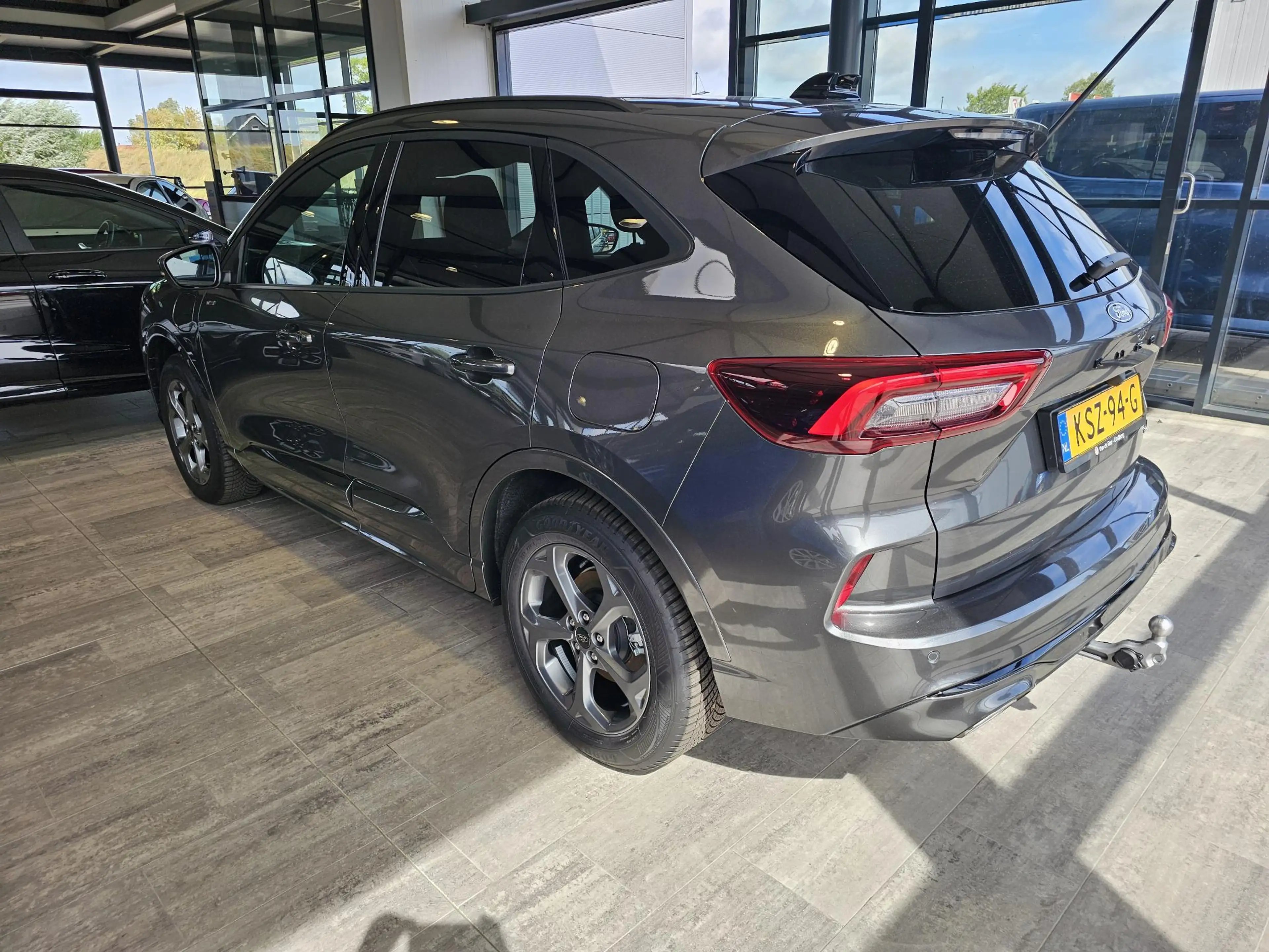 Ford Kuga 2.5 PHEV ST-Line — photo 7