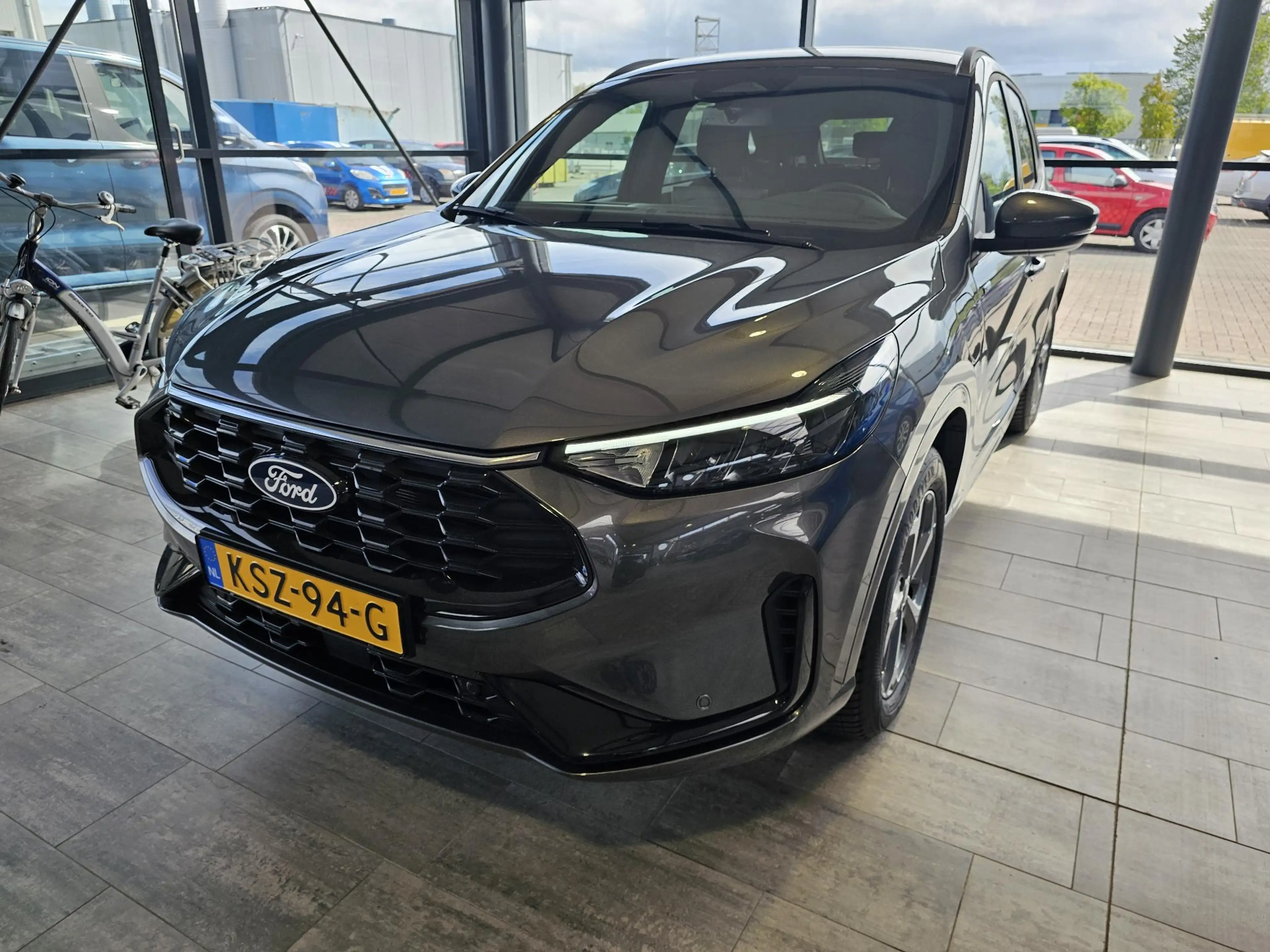 Ford Kuga 2.5 PHEV ST-Line — photo 9